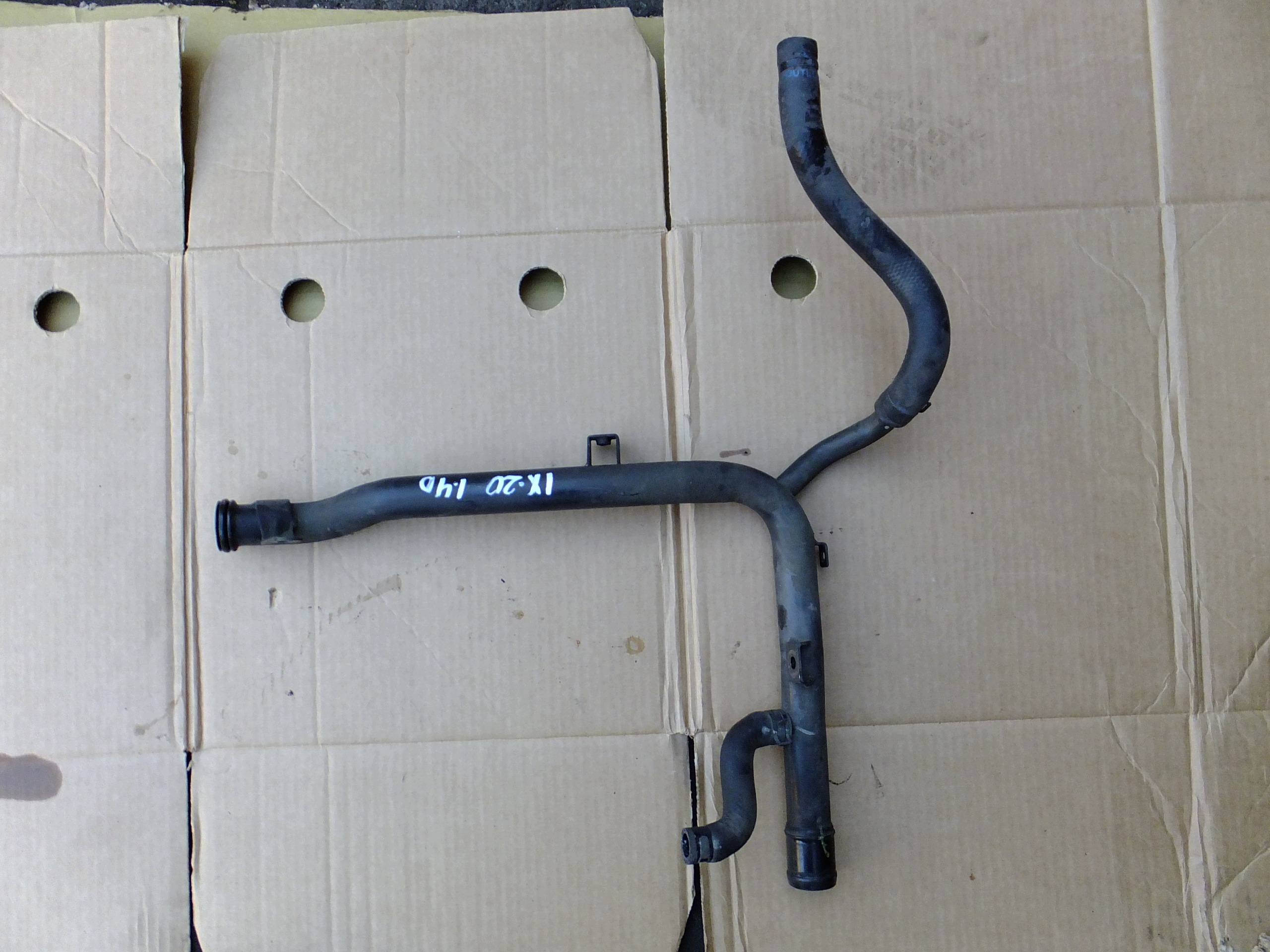 schlauch rohr des wassers hyundai ix20 1,4 crdi 2014r