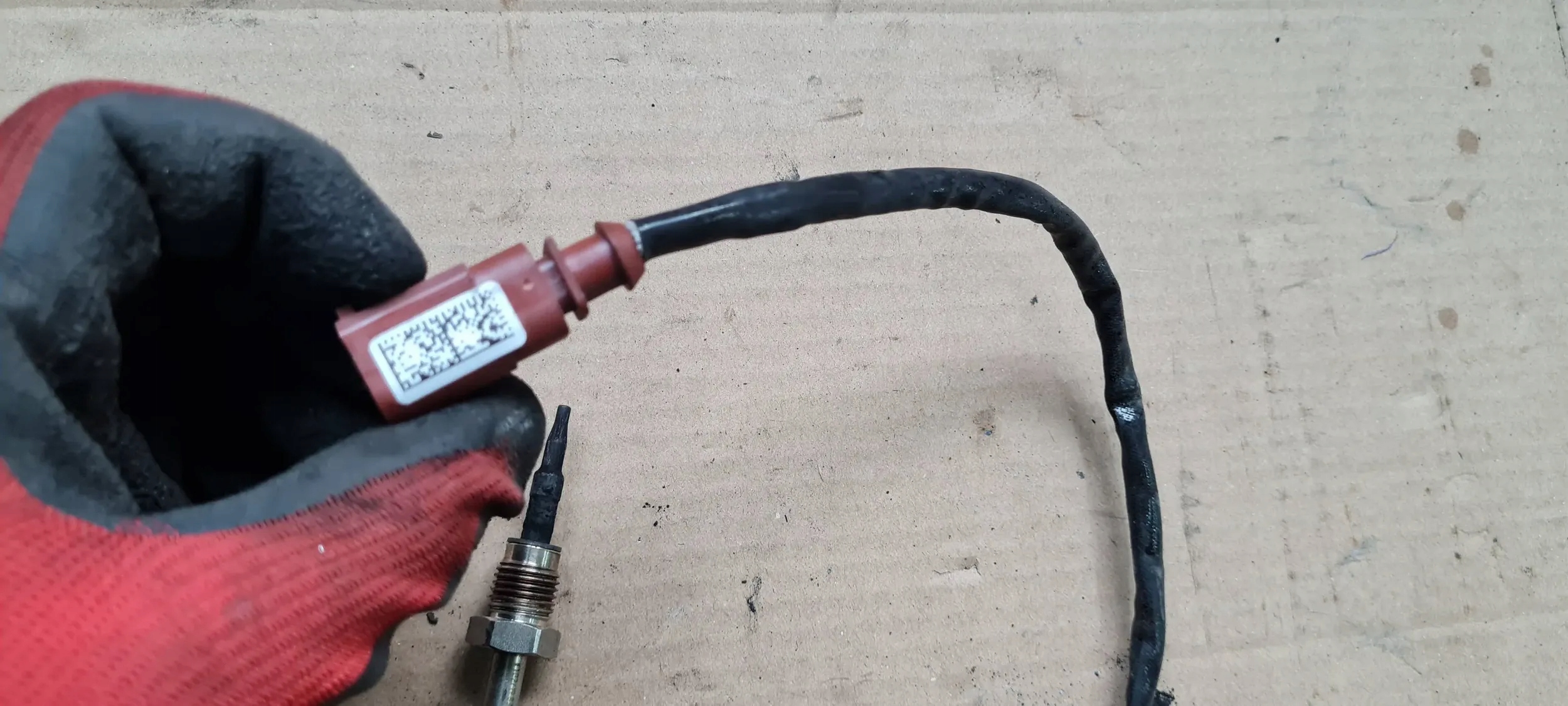 A4 B9 8W SENSOR TEMPERATURY GASE 2.0 TDI 8W0906088R A5 8W Q5