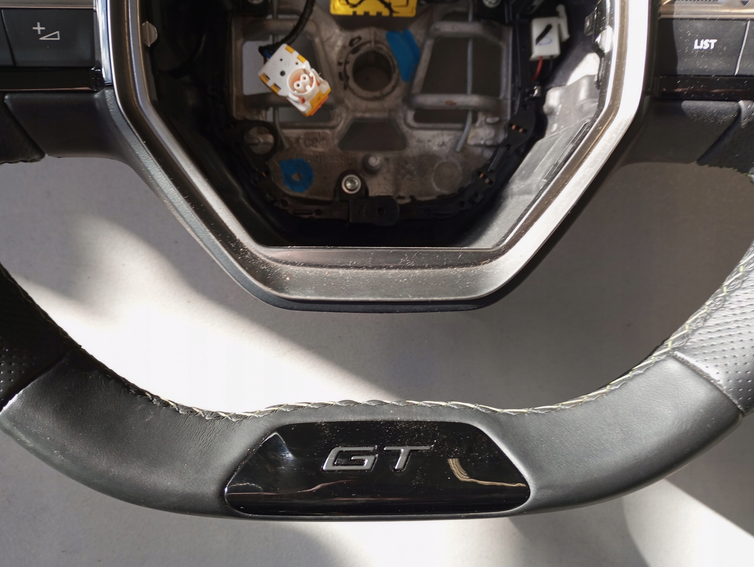 lenkrad Peugeot 208 2008 II GT