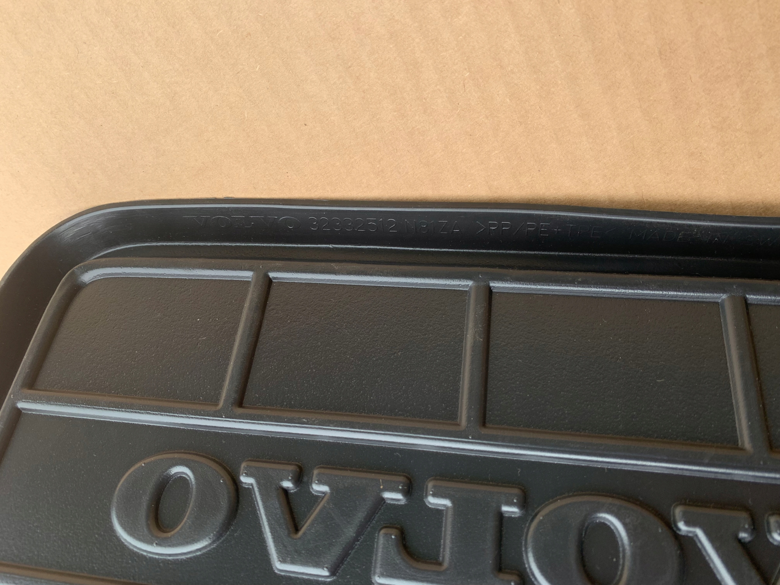 MATA GUMOWA WKŁAD DO BAGAŻNIKA CZARNA VOLVO XC40 2018-2024 Numer katalogowy producenta 32332512