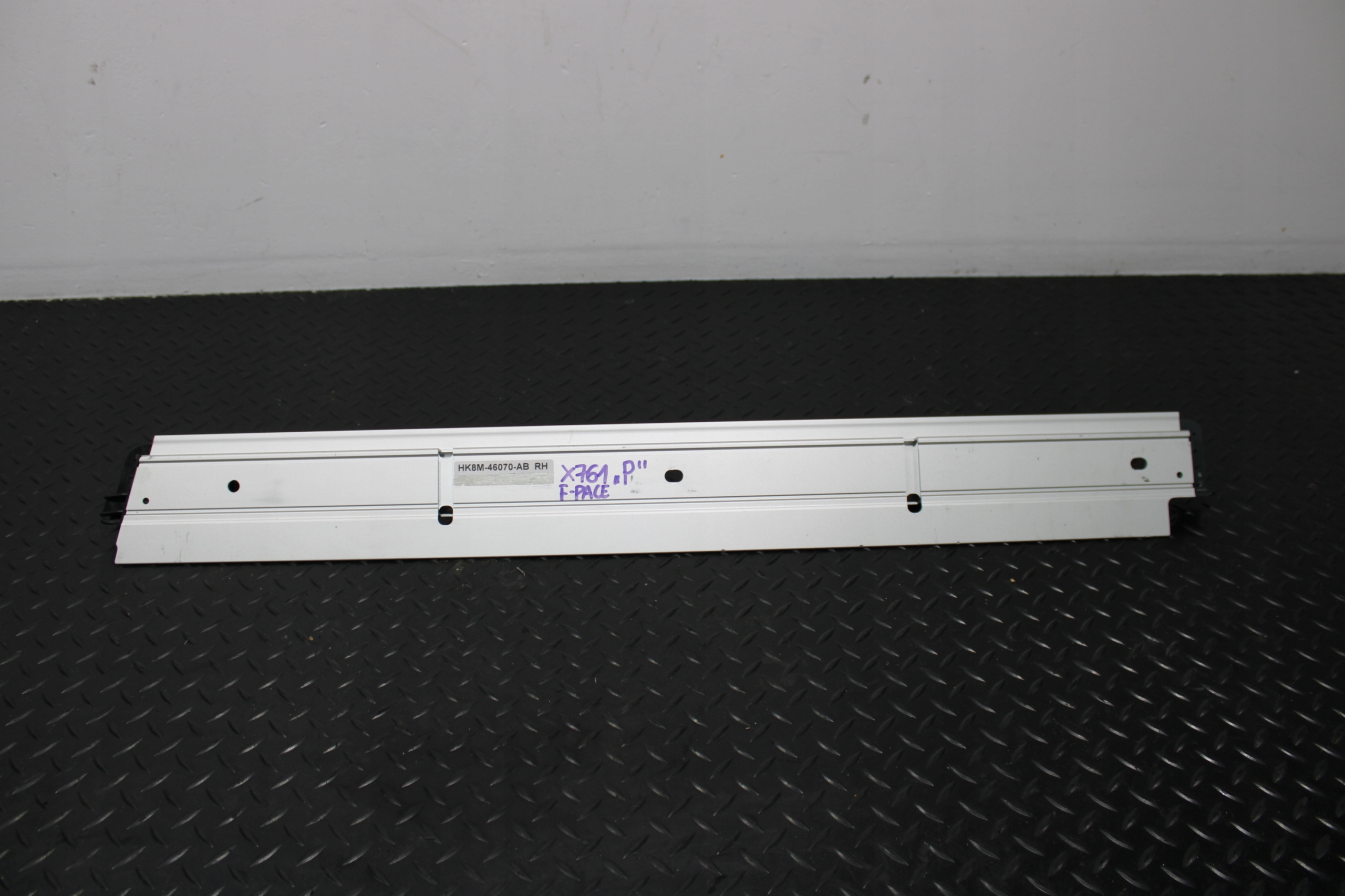 rail PROWADNICA right JAGUAR F-PACE X761 HK8M-46070-AB