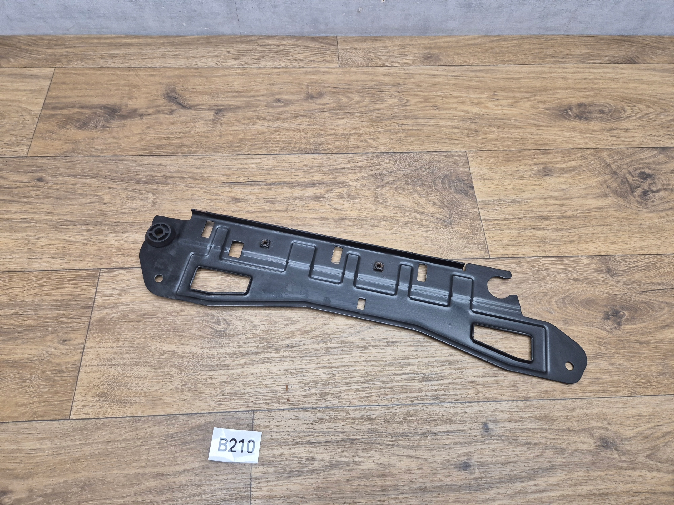 BMW F30 330e HYBRYDA bracket console tanks levelling 8619460