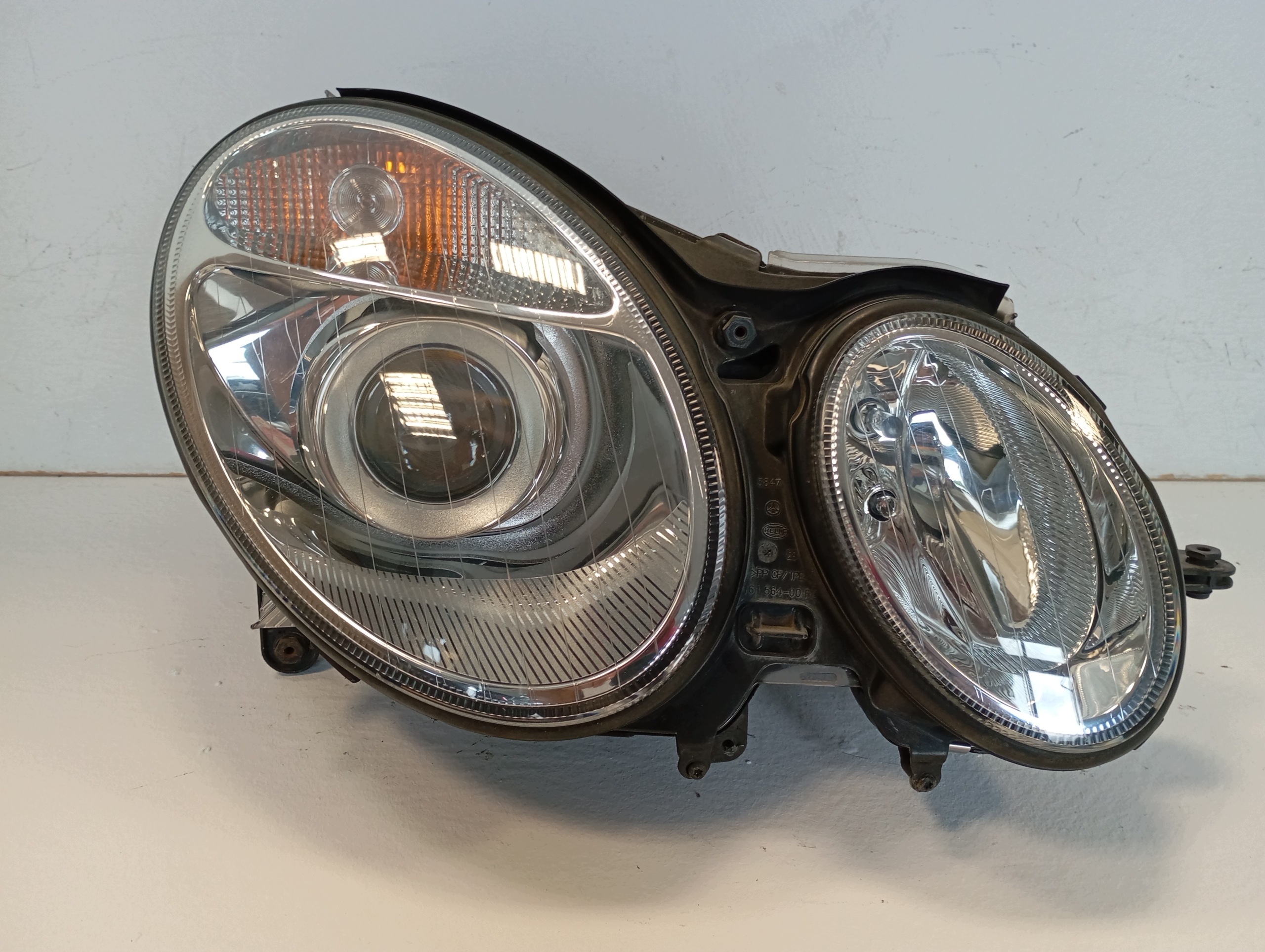 light right MERCEDES E KLASA 211 LIFT BIXENON front