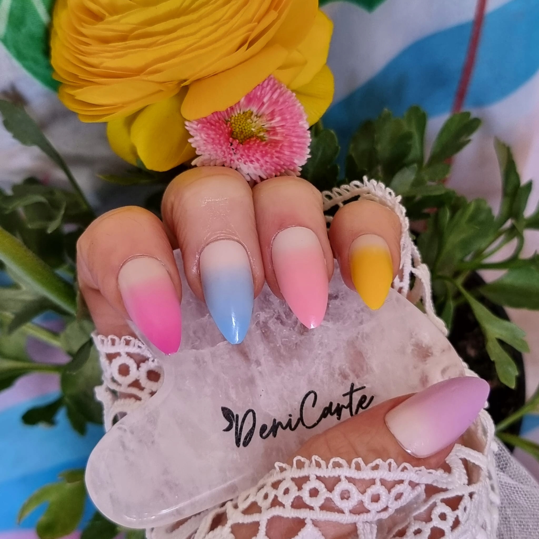 PAZNOKCIE SZTUCZNE TIPSY OMBRE KOLOROWE LETNIE WIOSENNE Z KLEJEM 24SZT Kolor Odcienie czerwieni i różu Odcienie fioletu Odcienie niebieskiego