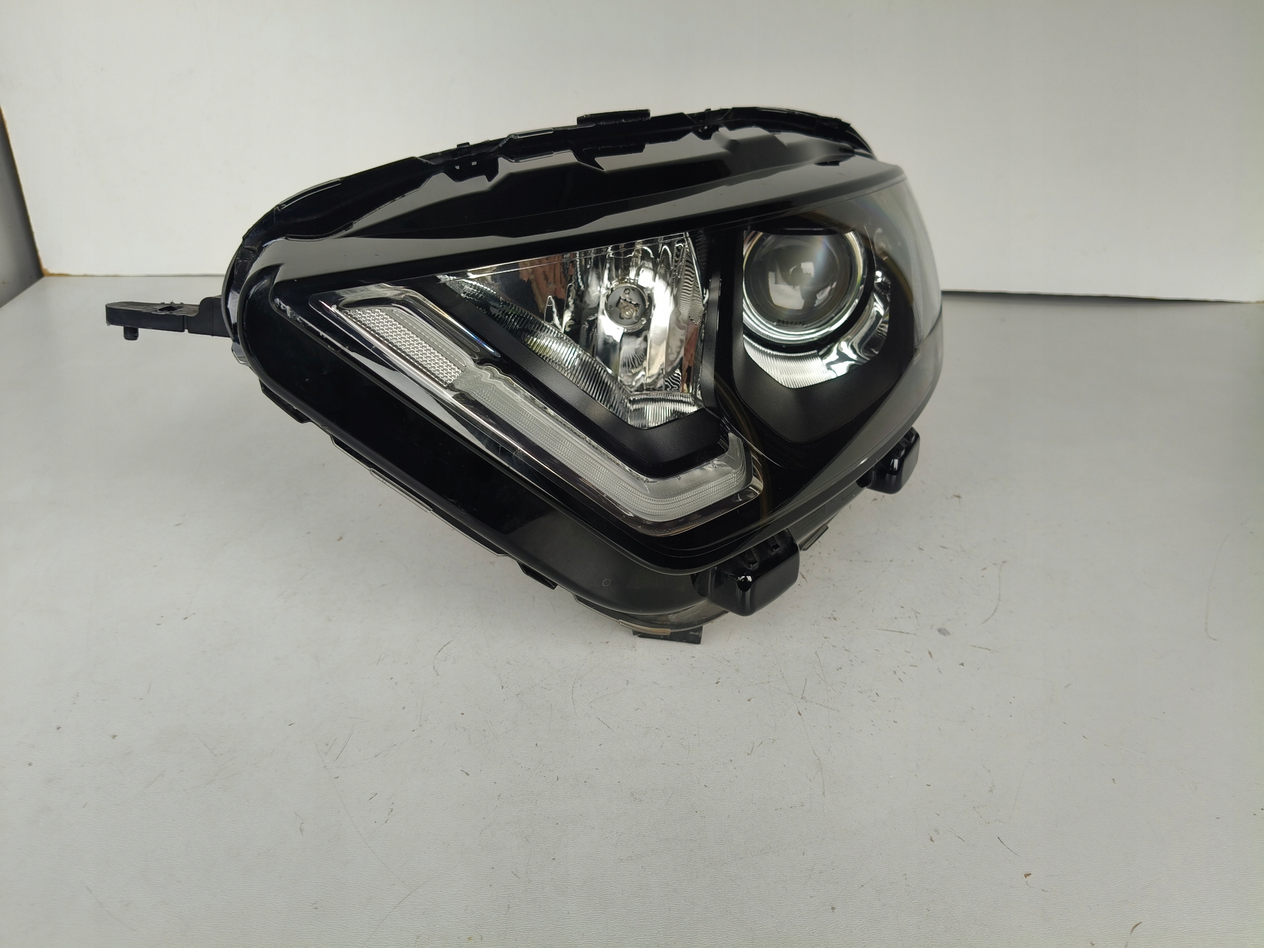 light left REFLEKTOR FORD ECOSPORT 17- LIFT CIEMNA