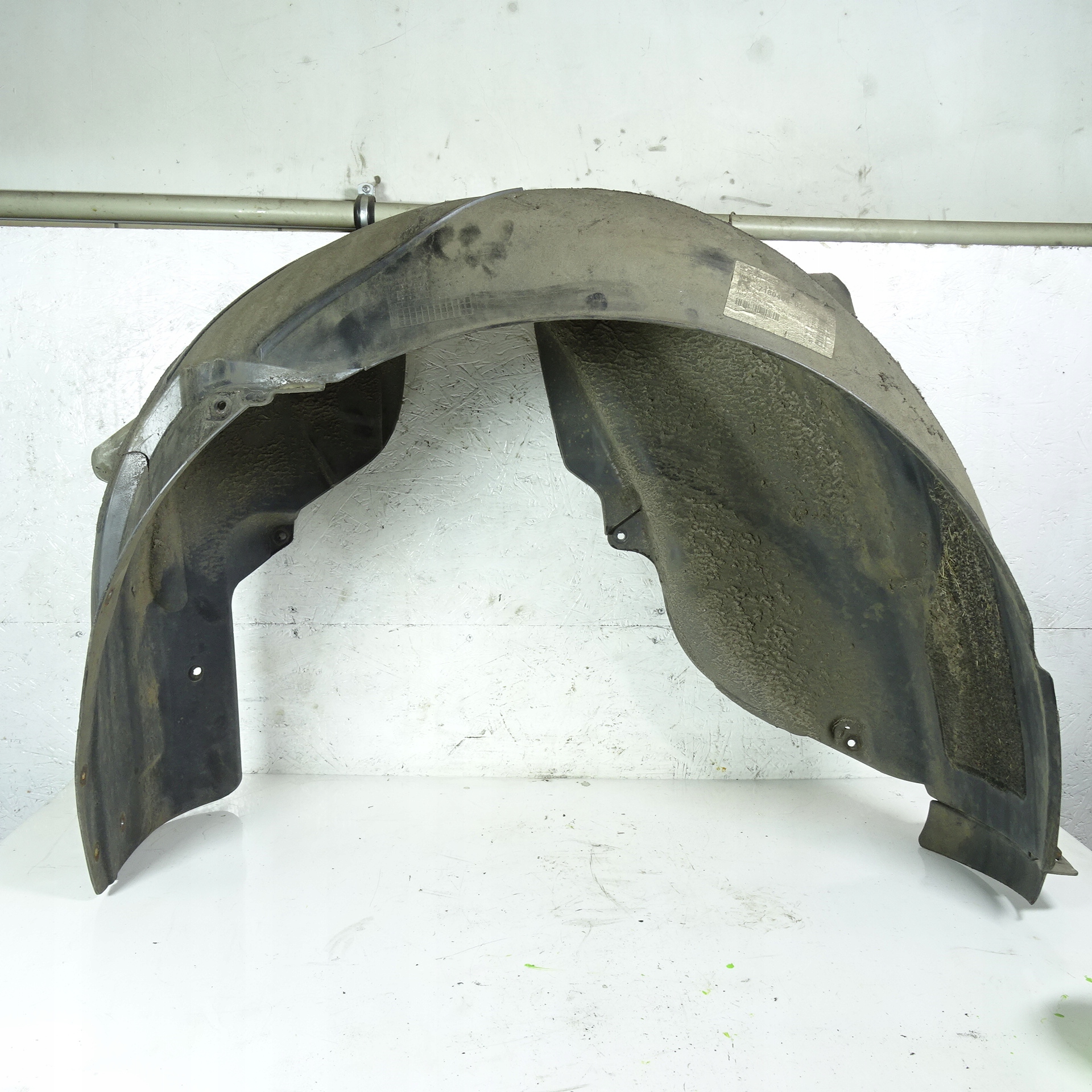 BMW SERIA 5 E60 sedan mudguard rear part right 7180406