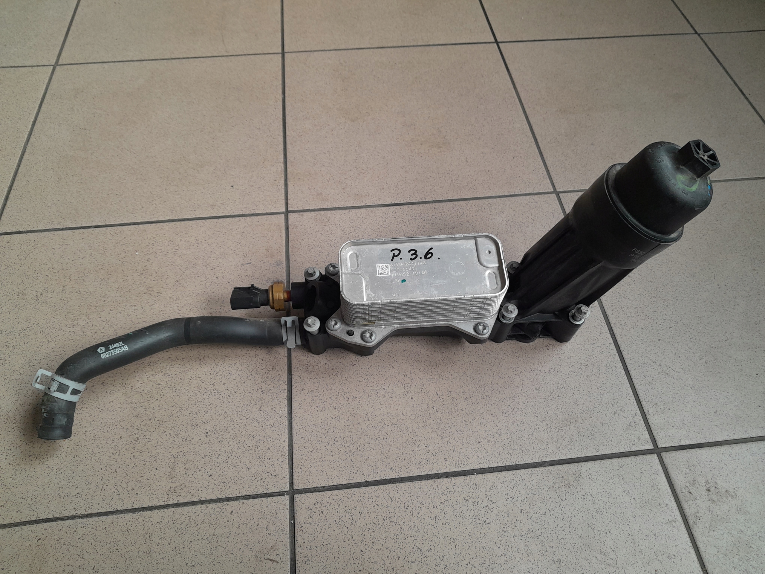 CHRYSLER PACIFICA 2017- 3.6 CHŁODNICA OLEJU PODSTAWA FILTRA 68308741AA