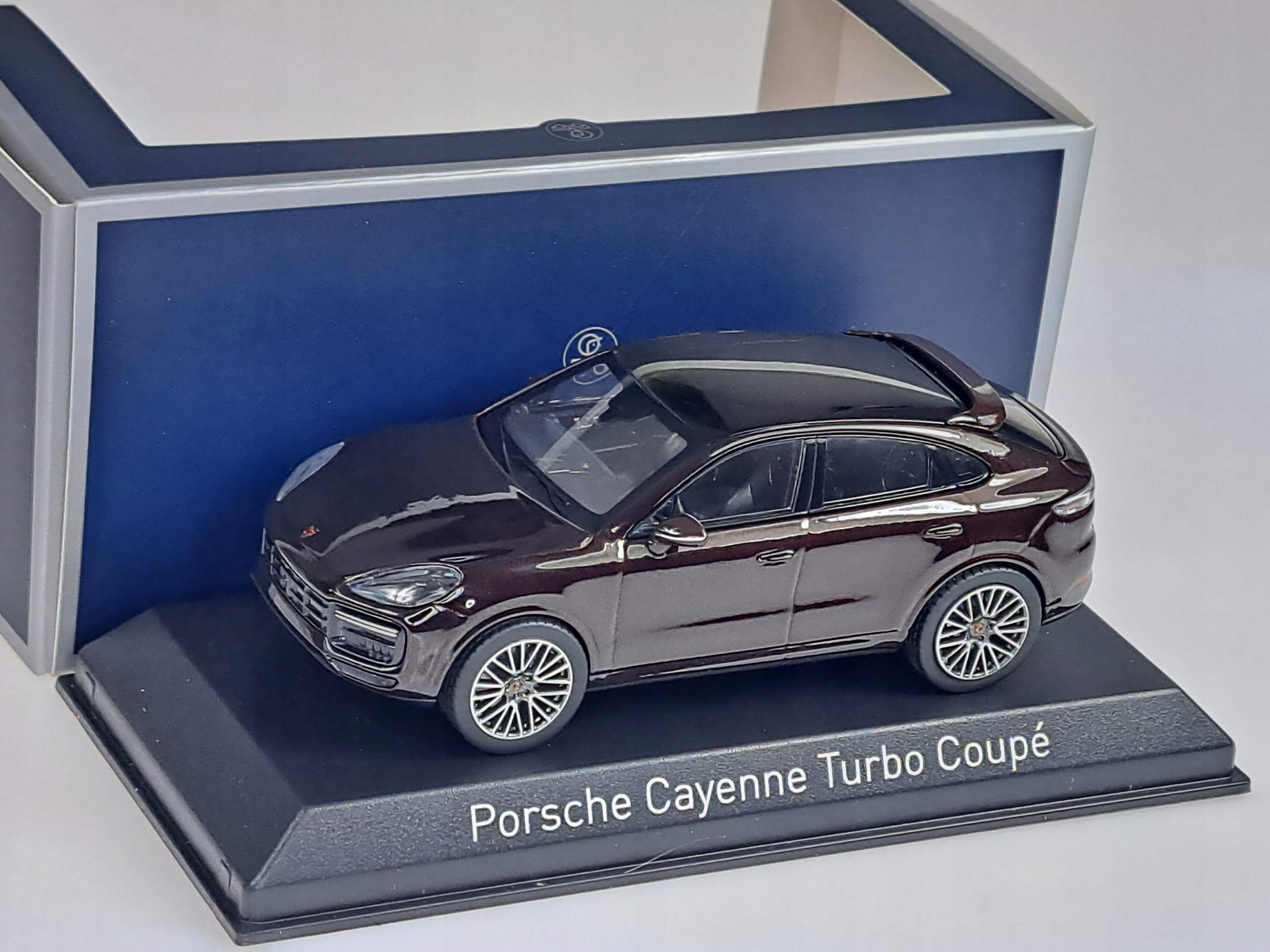 Norev Porsche Cayenne Turbo Coupe 2019 Brown metallic 1:43