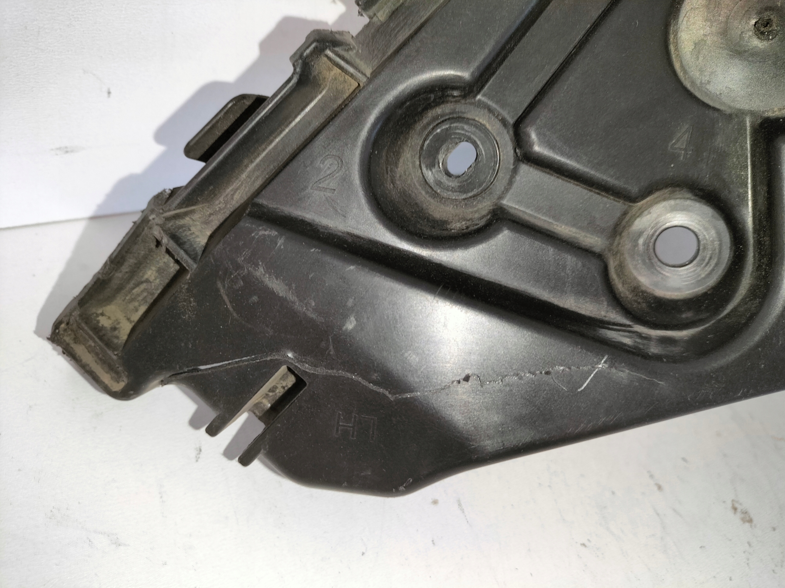 Support Support plaque Pare choc Arrière Gauche RENAULT CLIO 4 IV 12- HB