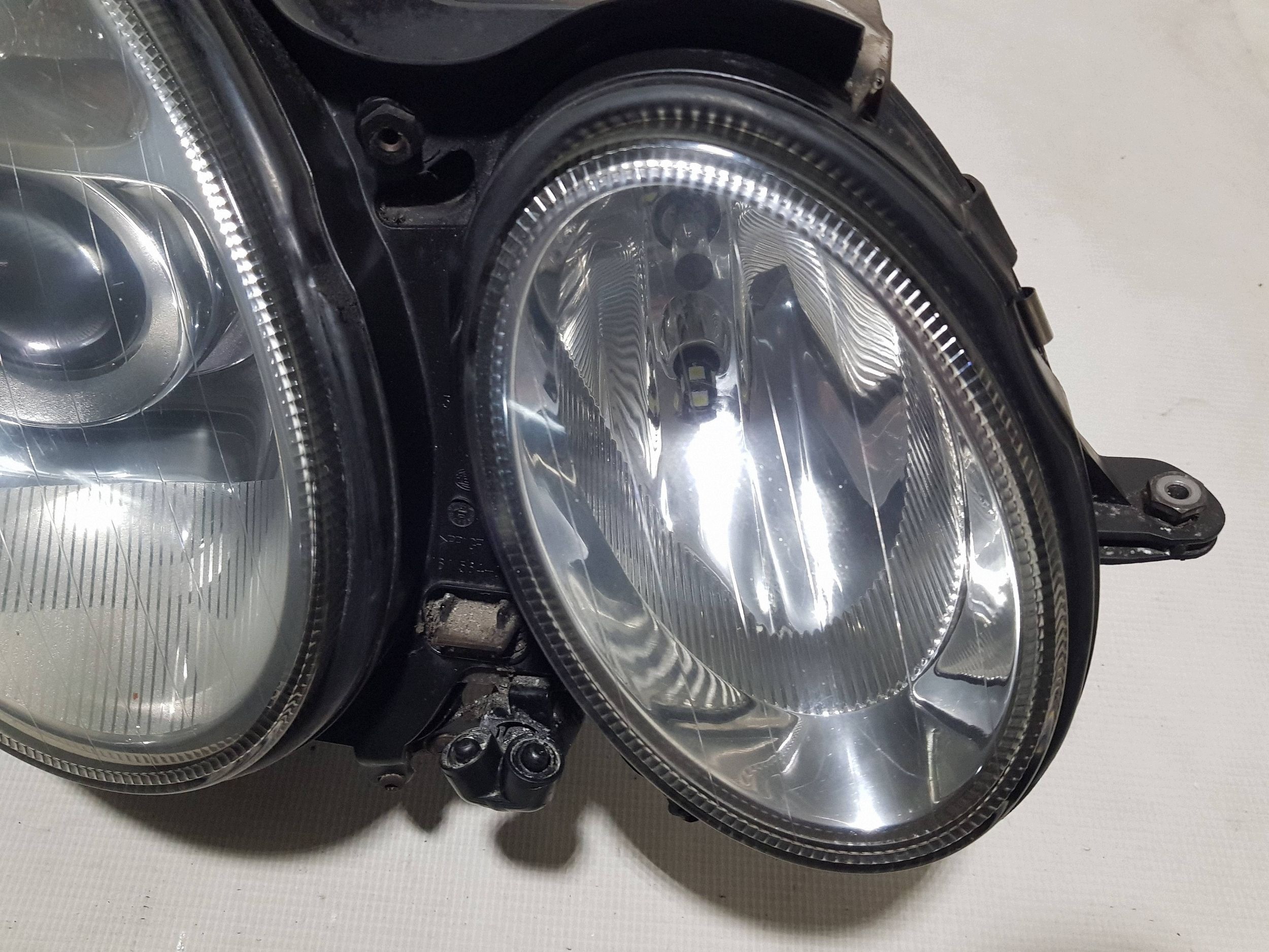 light XENON front right Mercedes E W211 right hand drive