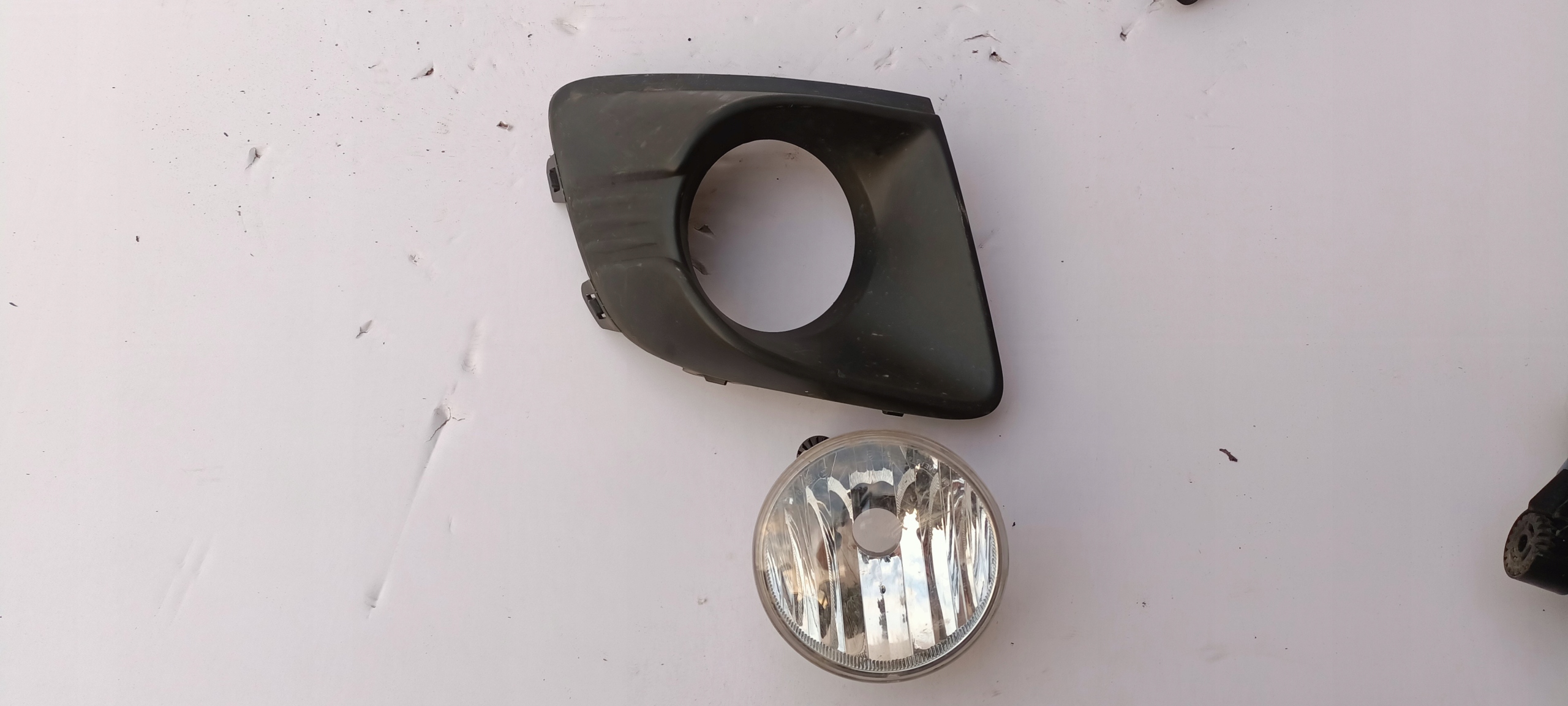 Галогенна ліва решітка OPEL KARL 42352221 C152000501