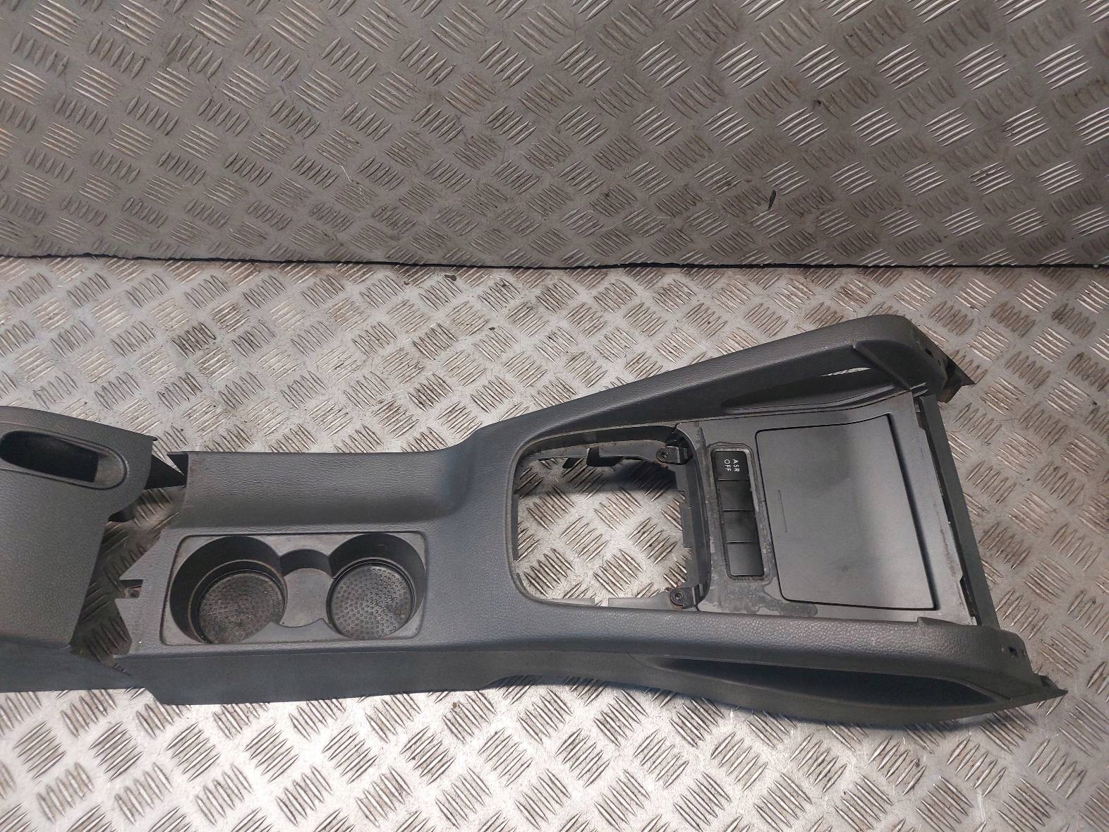 TUNEL mitte VOLKSWAGEN JETTA V 1K5863323B 1K5863243 1K0857961 1K5862531B