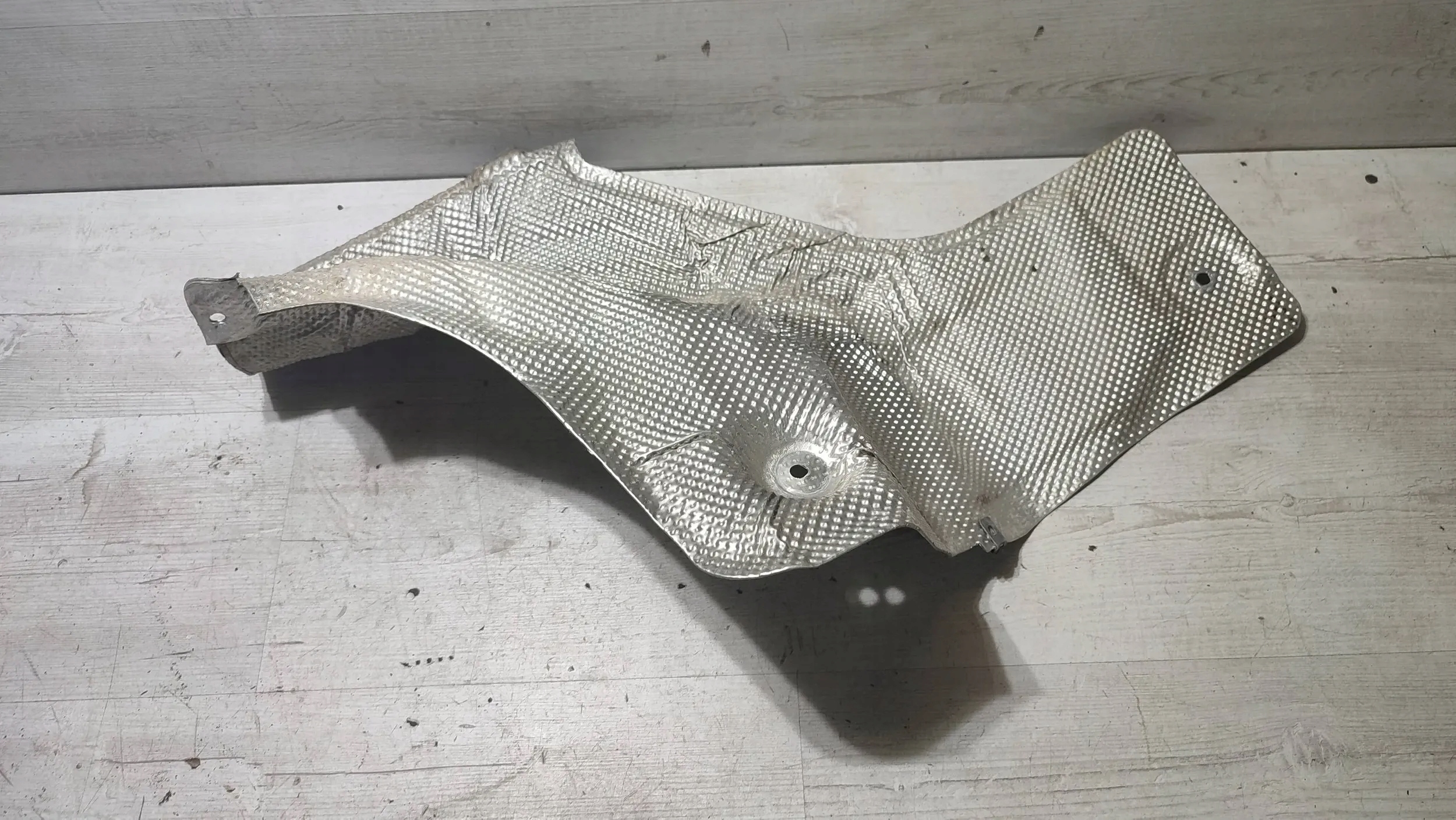 BMW X3 F25 15r 2.0d Blende Abdeckung termiczna rury