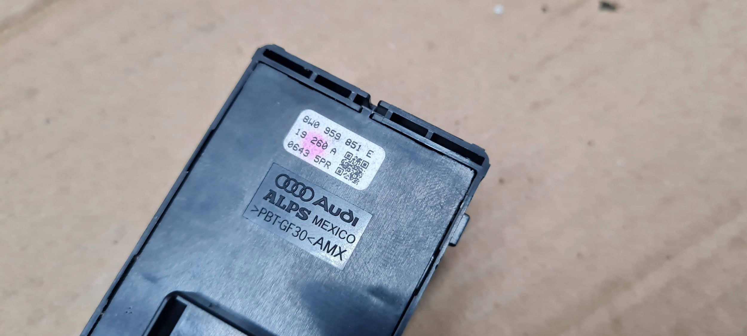 A5 8W S5 PANEL window control switch left front 8W0959851E A4 B9 8W
