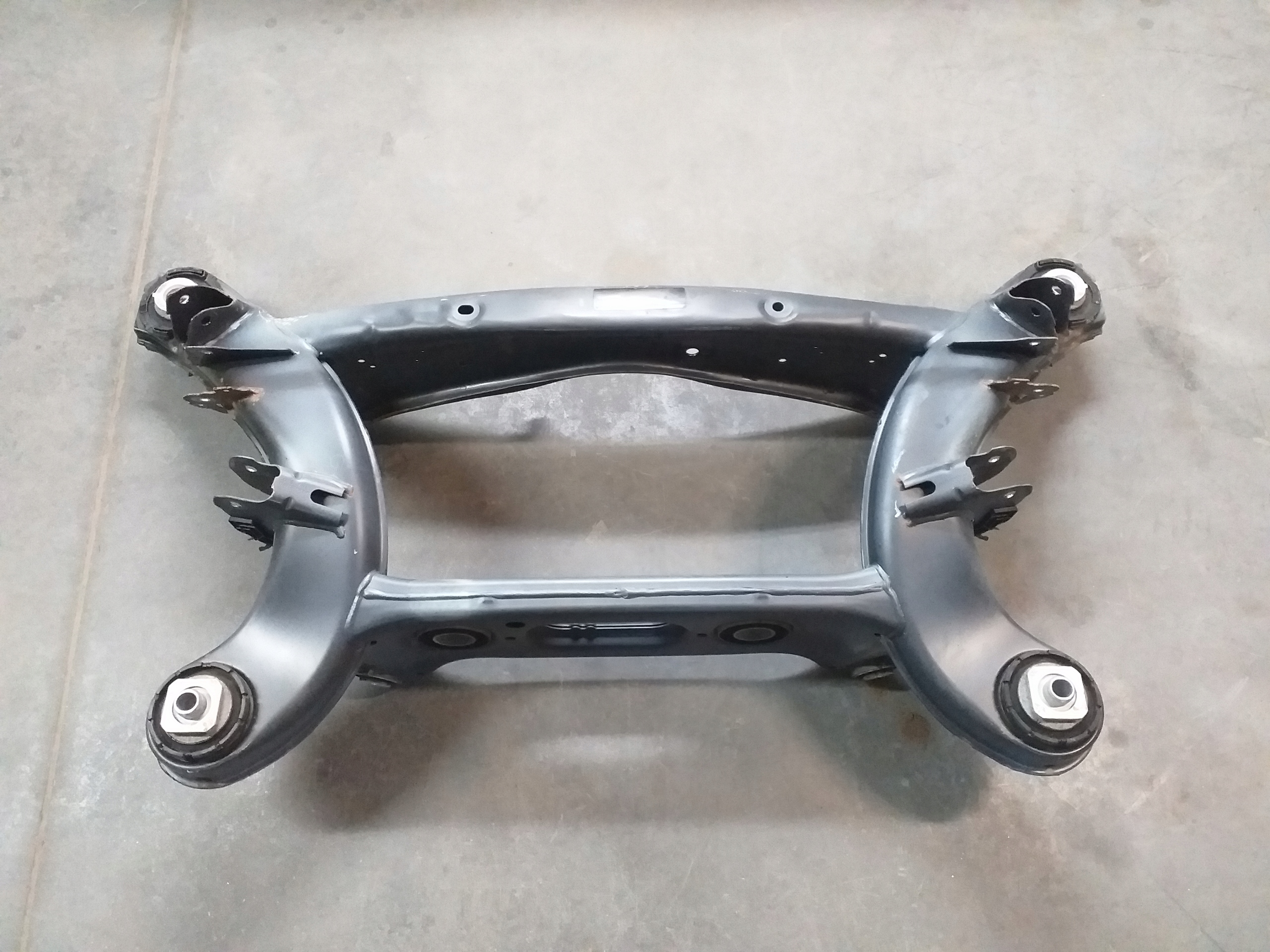 MERCEDES W257 SANKI WÓZEK BELKA TYŁ