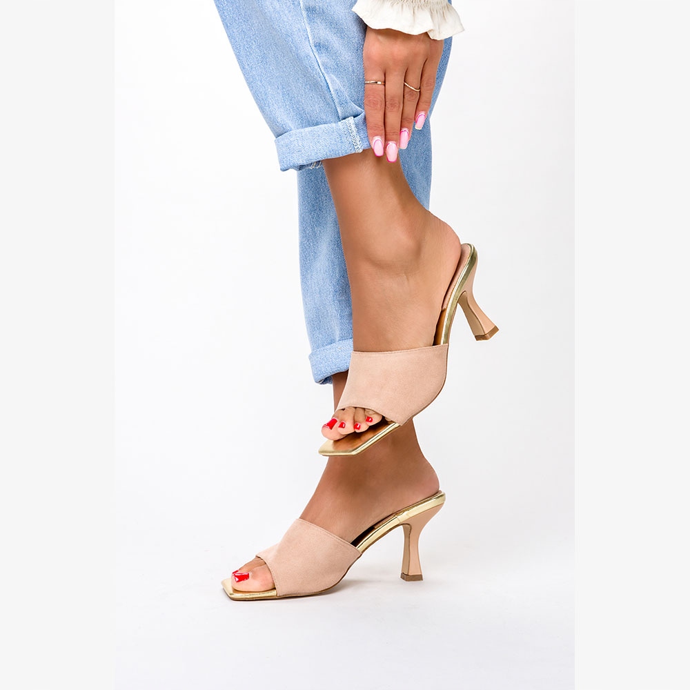 KLAPKI NA SZPILCE MODNY KSZTAŁT ELEGANCKIE r 40 Oryginalne opakowanie producenta pudełko