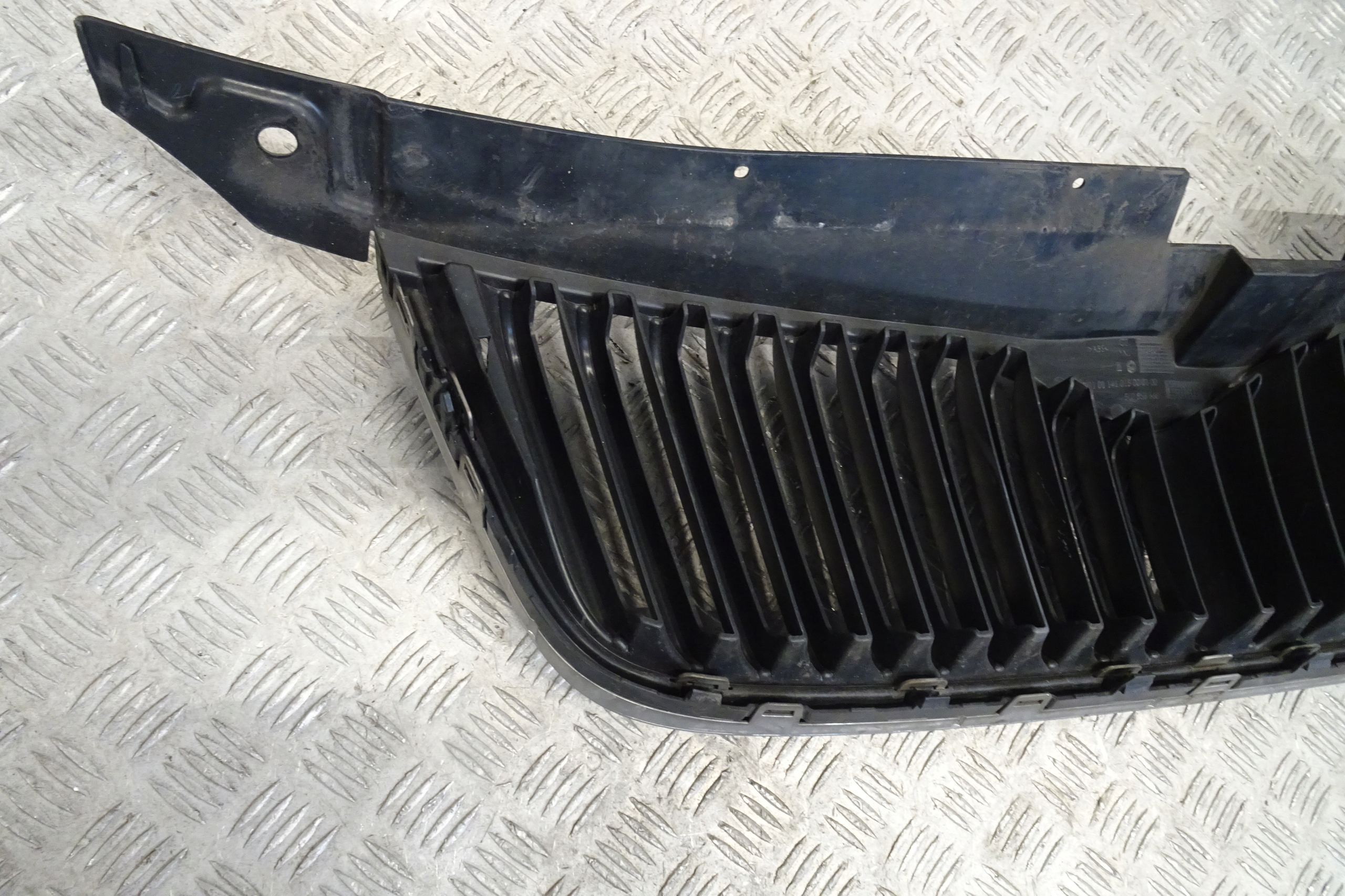 SKODA YETI решетка 5L0853668 (- доставка) 2346