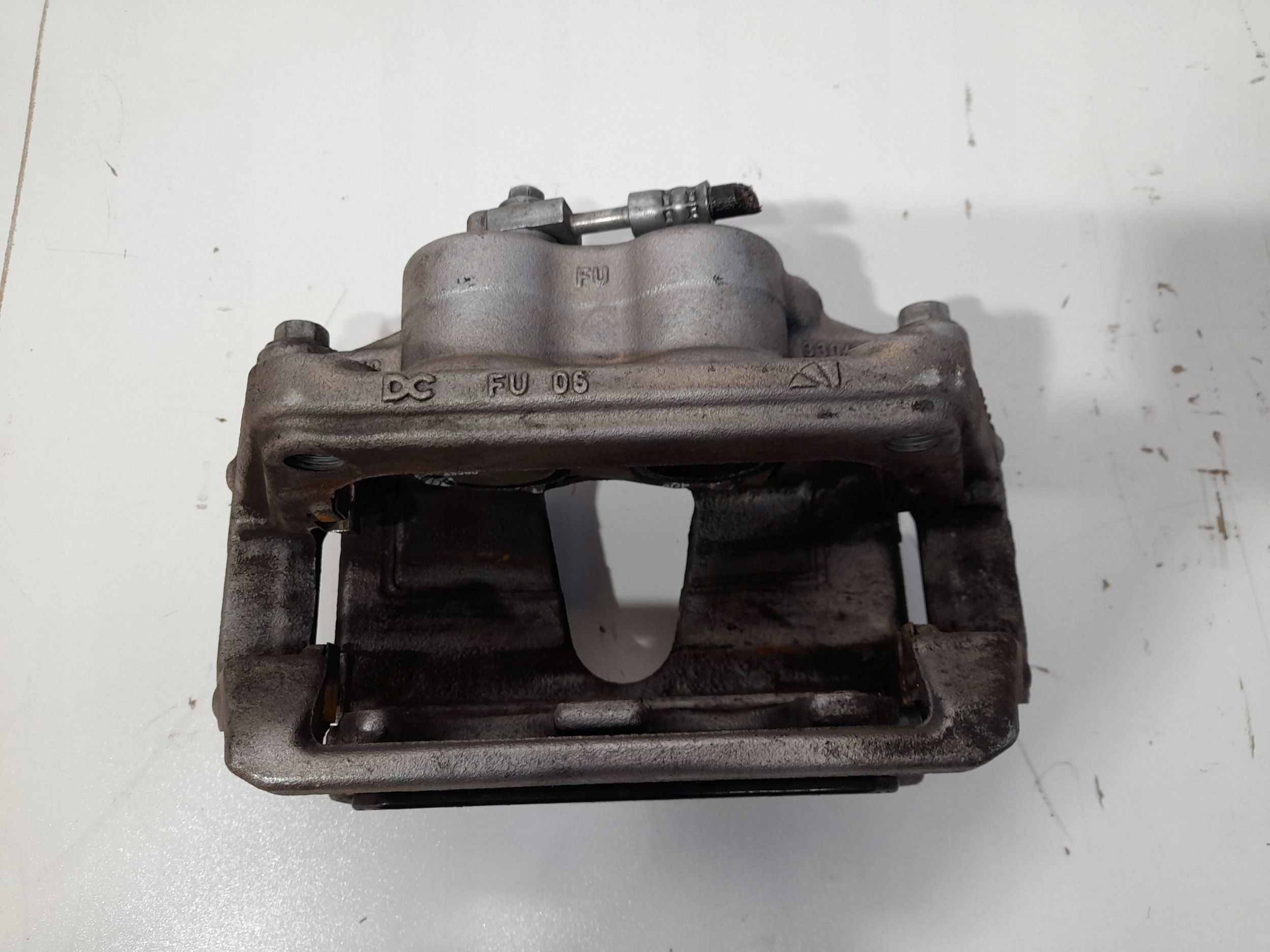 Mercedes-Benz GLA H247 caliper brake front right L72377AD (B607)