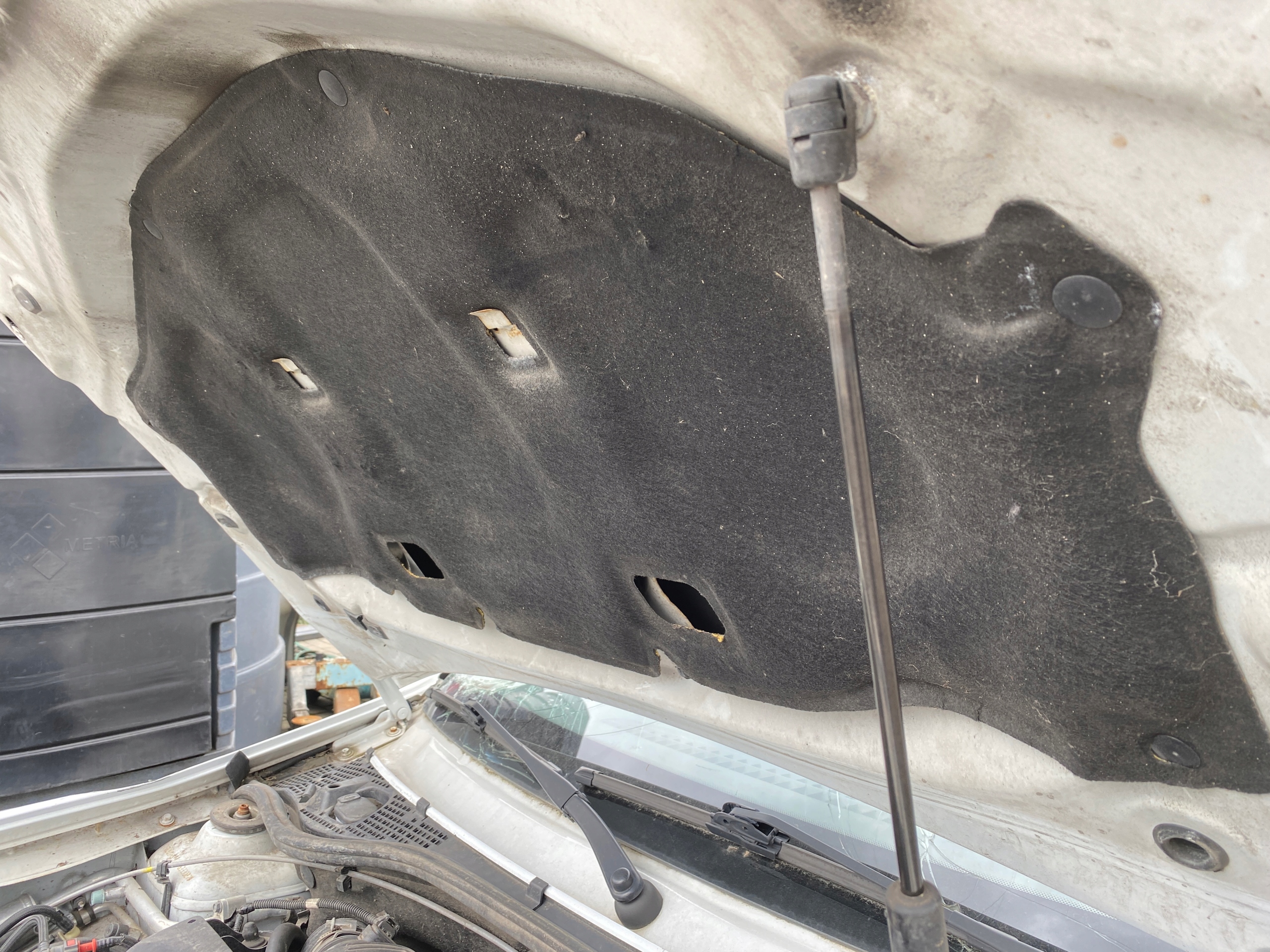 Dacia Duster 1 et 10-18 insonorisation du capot