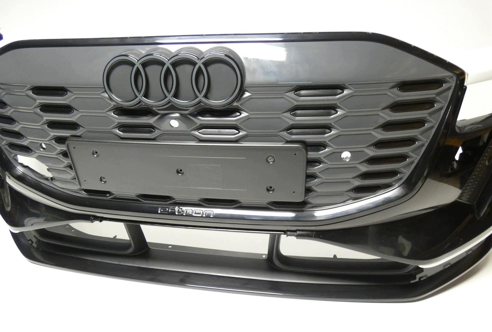 AUDI Q6 E-TRON S-LINE below 6 PDC 85H807437B 24- front bumper