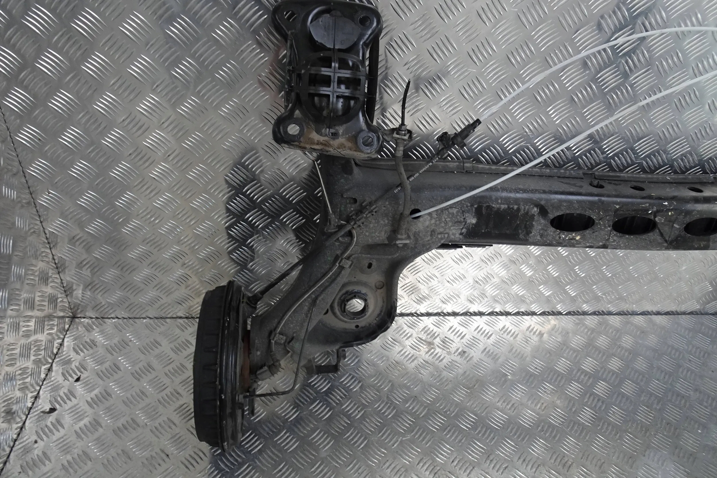 VW TAIGO - BELKA ZAWIESZENIA TYŁ Producent części Volkswagen OE