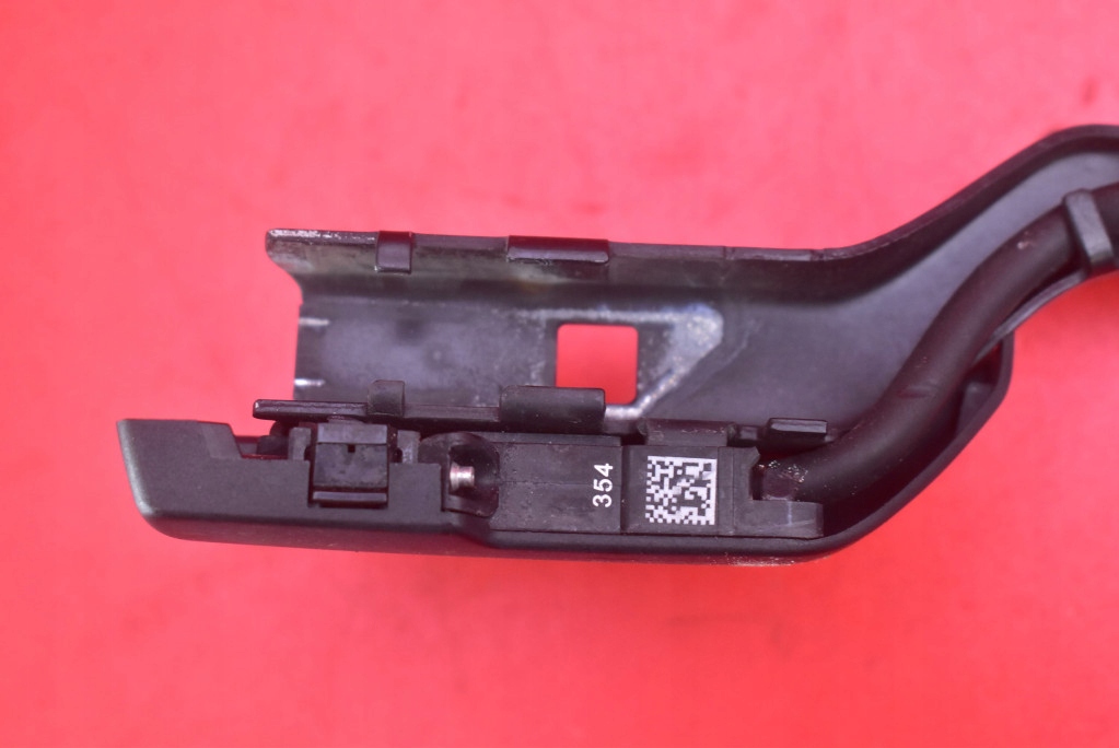 wiper arm front EU 1076729-00-B 1076728-00-C TESLA MODEL 3