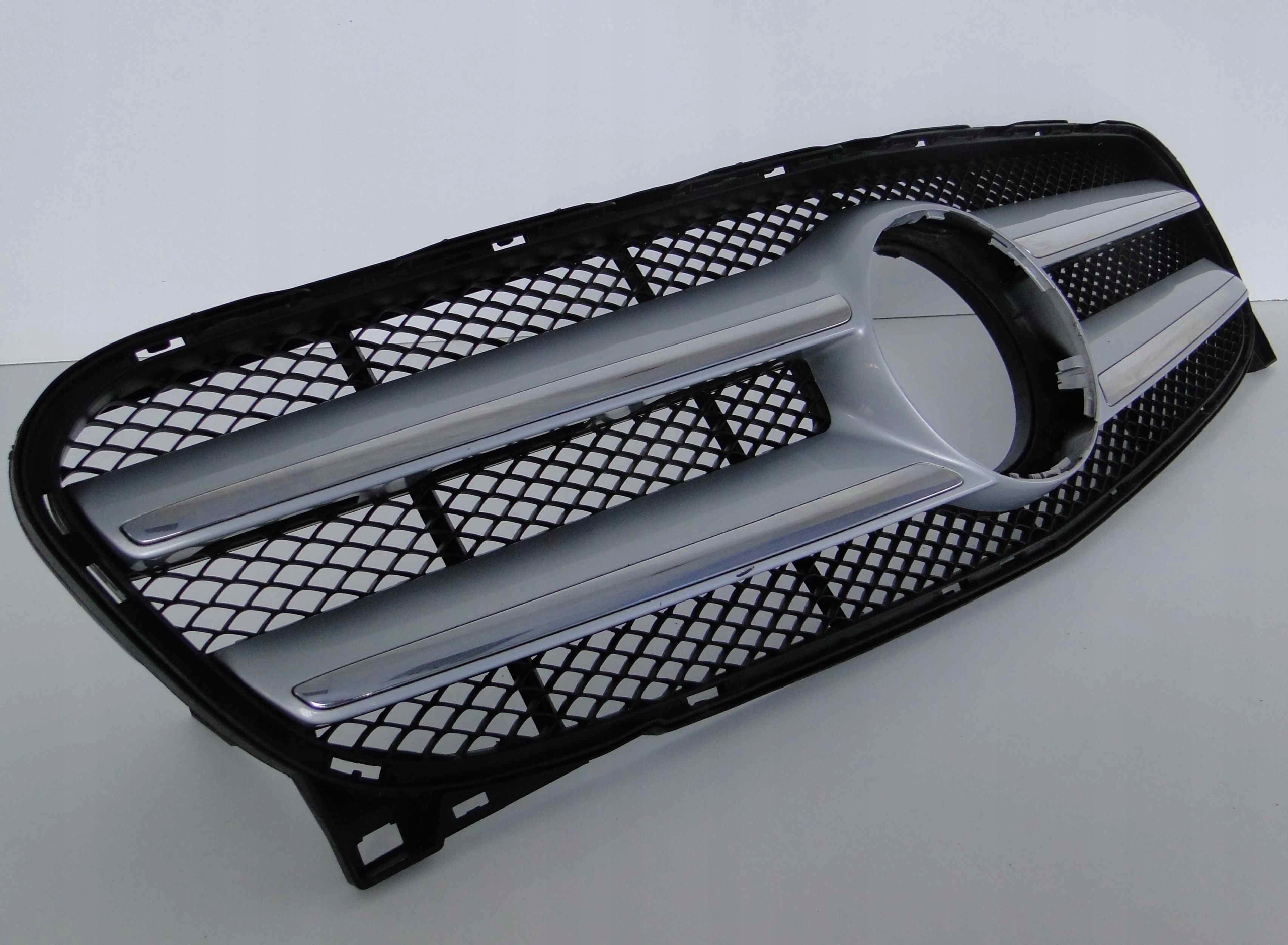 MERCEDES GLA X156 156 GRILL ATRAPA Kolor srebrny