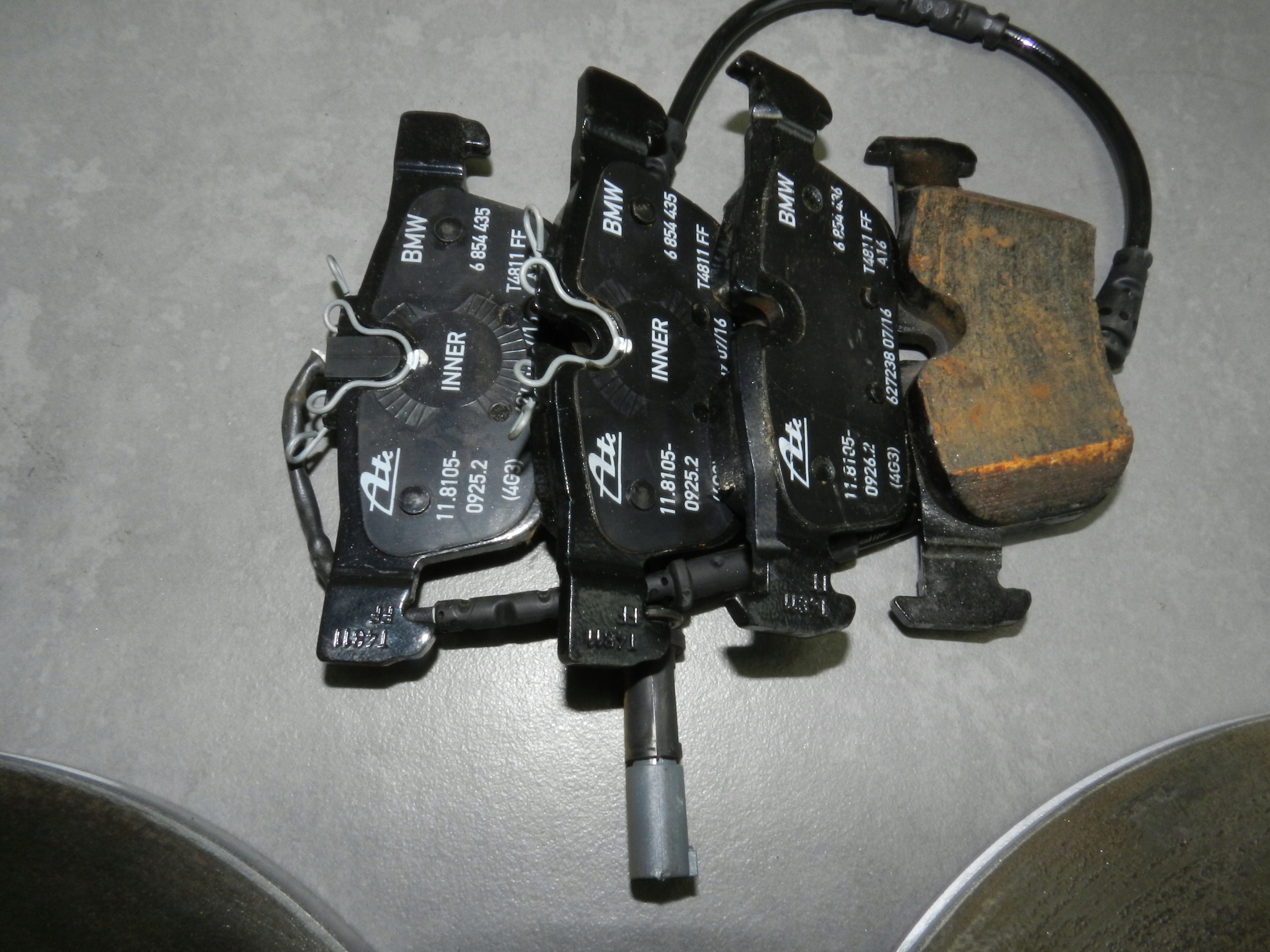 BMW 2 GT F46 218i kotuče plotýnky záď 6799367