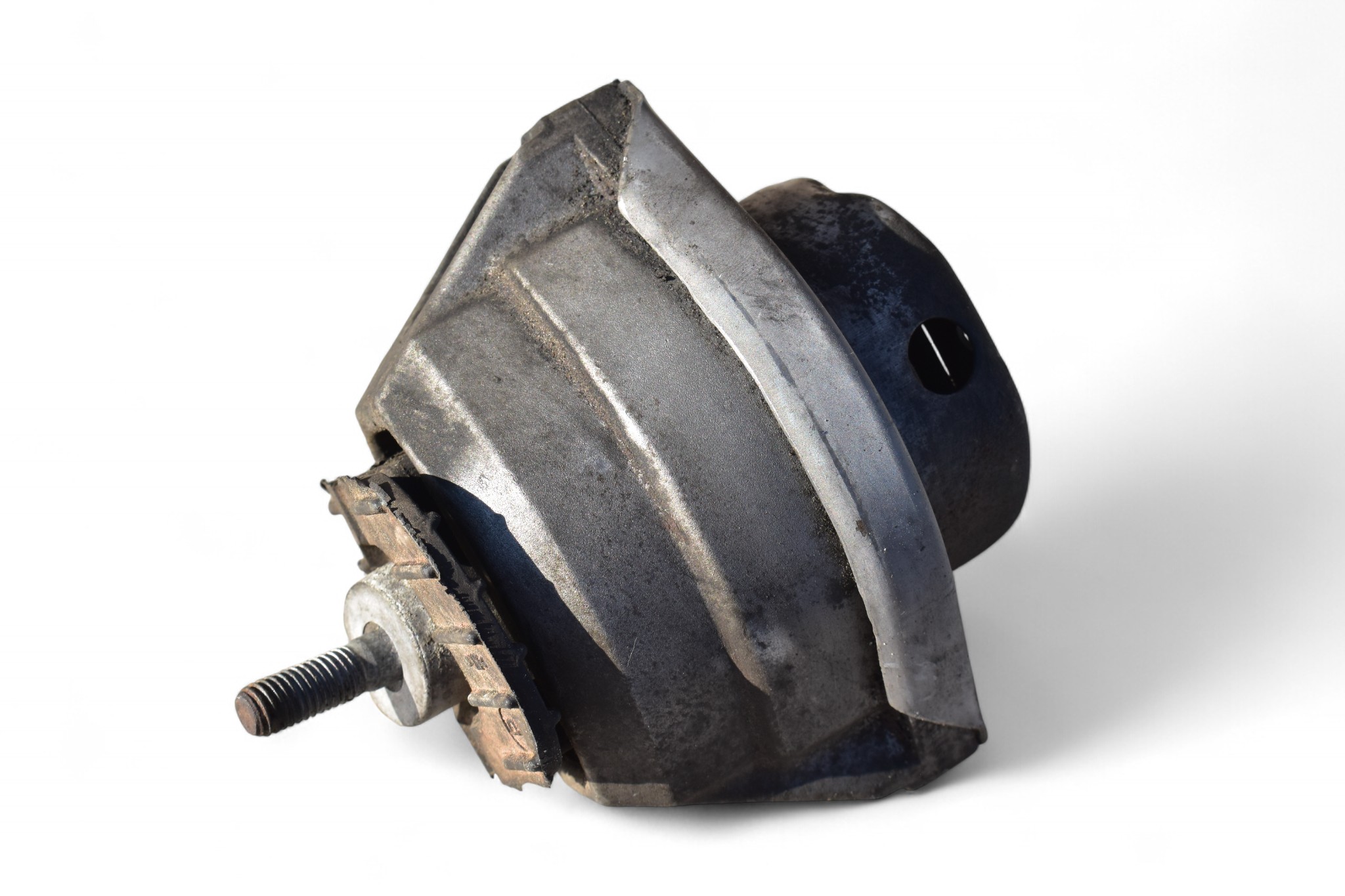 engine mount right BMW E60 E61 E63 E64 4.4i V8 N62 6762608