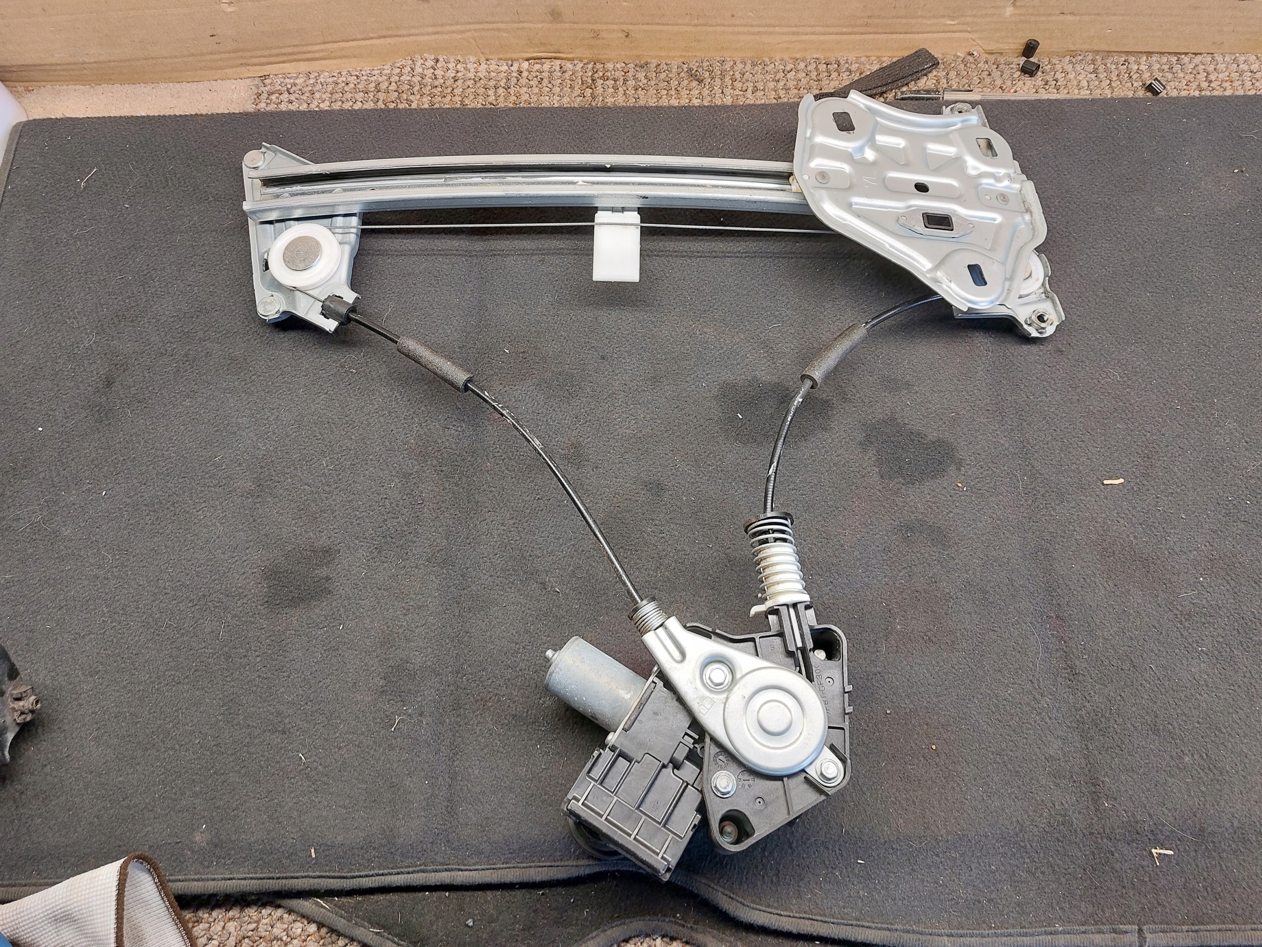 window regulator left front LEXUS RC F 14r