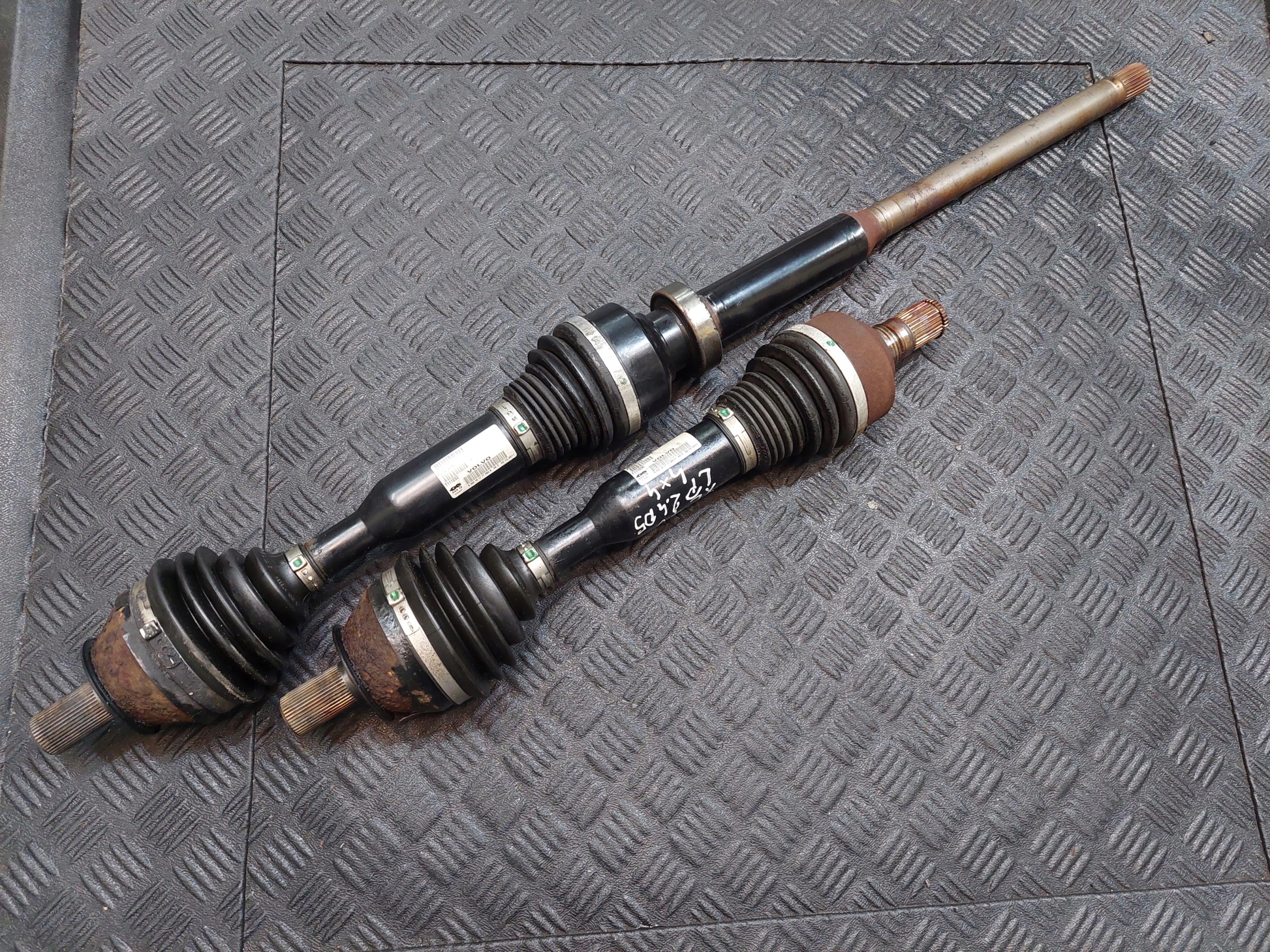 semi-axis front front left 31325575 right 31272540 VOLVO XC70 II 2.4 D5