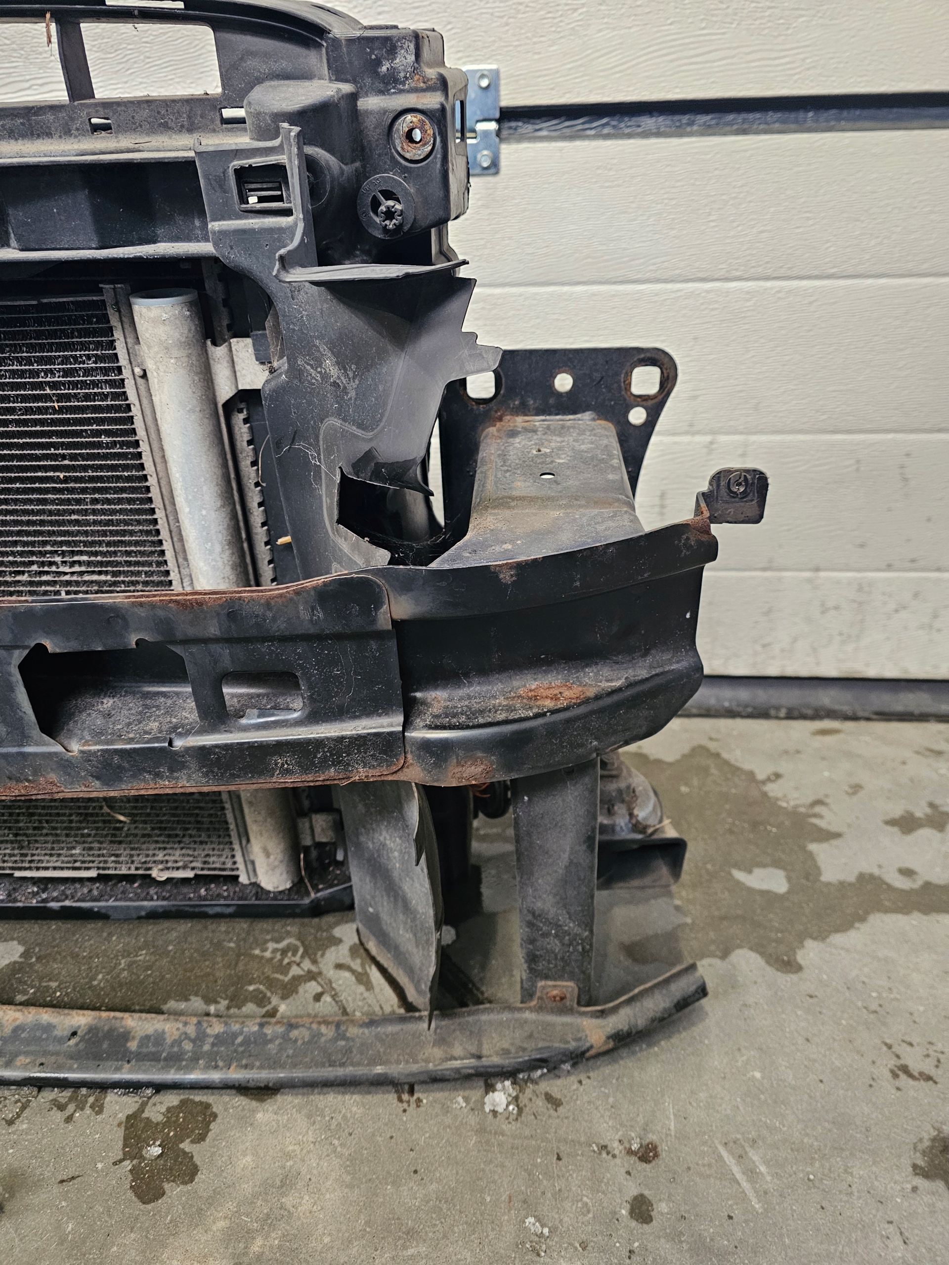 support panel for radiators pillar iron VW PASSAT B8 LIFT