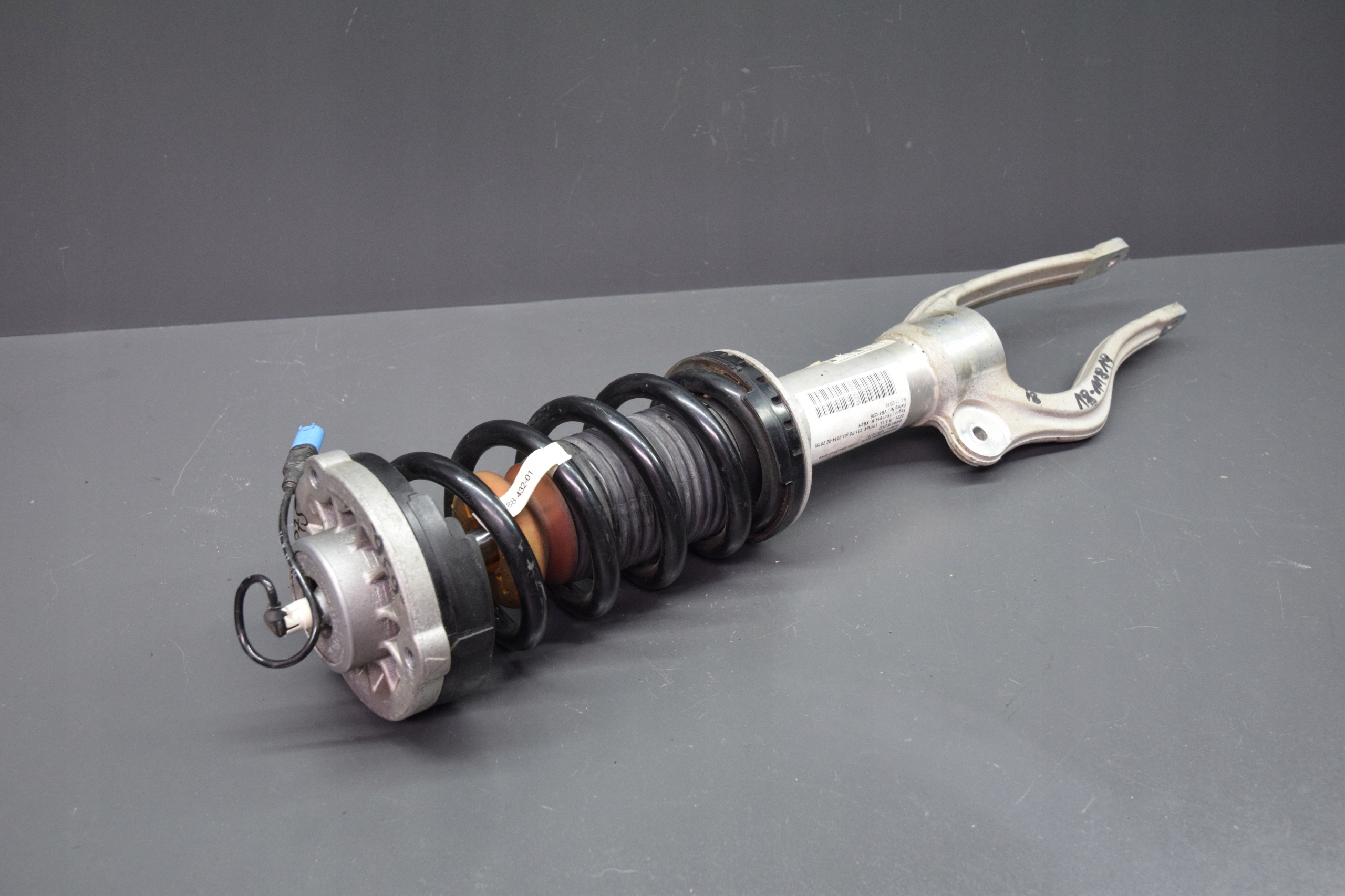 shock absorber left right front BMW i8 I12 I15 3053km
