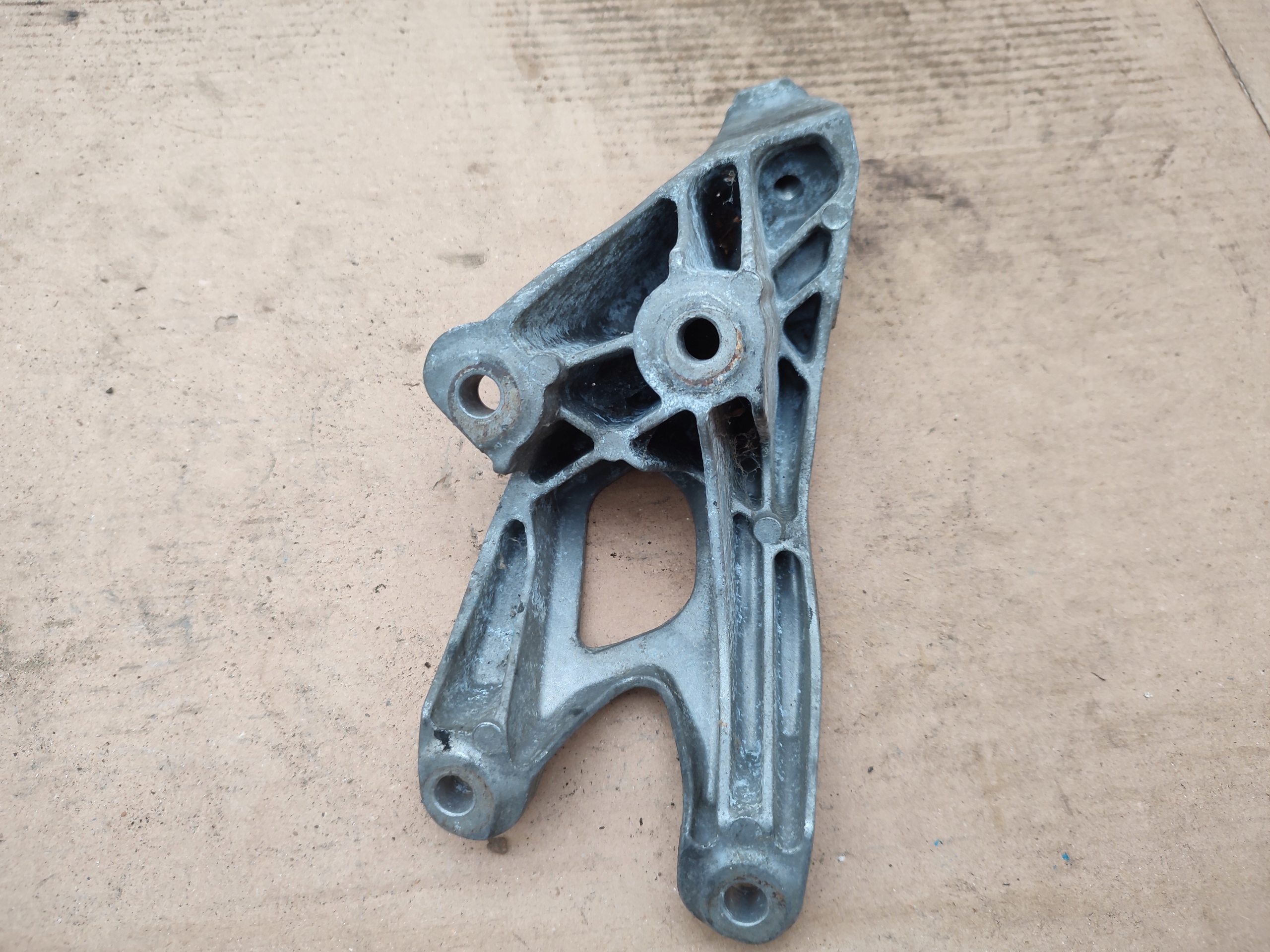 engine mount left Audi 8K0199307BK