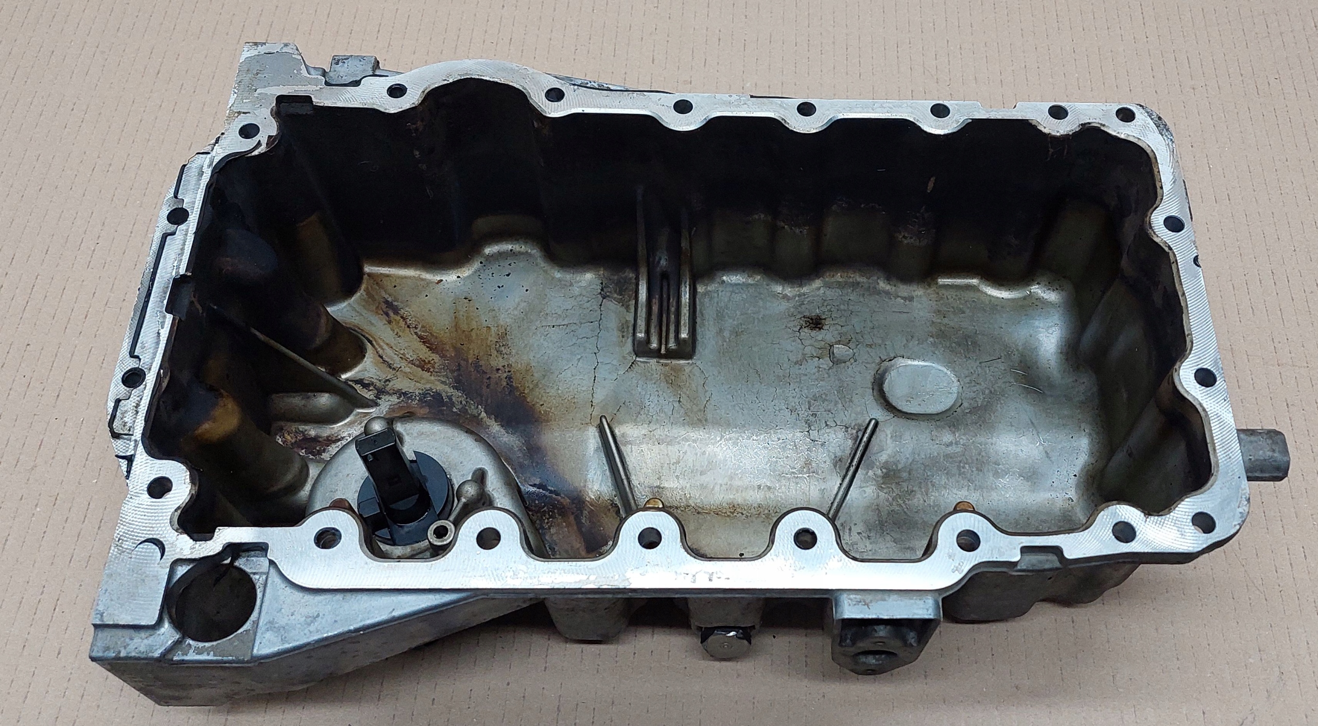 06F103603F - Масляный поддон Skoda Octavia II 2.0 FSI BVY