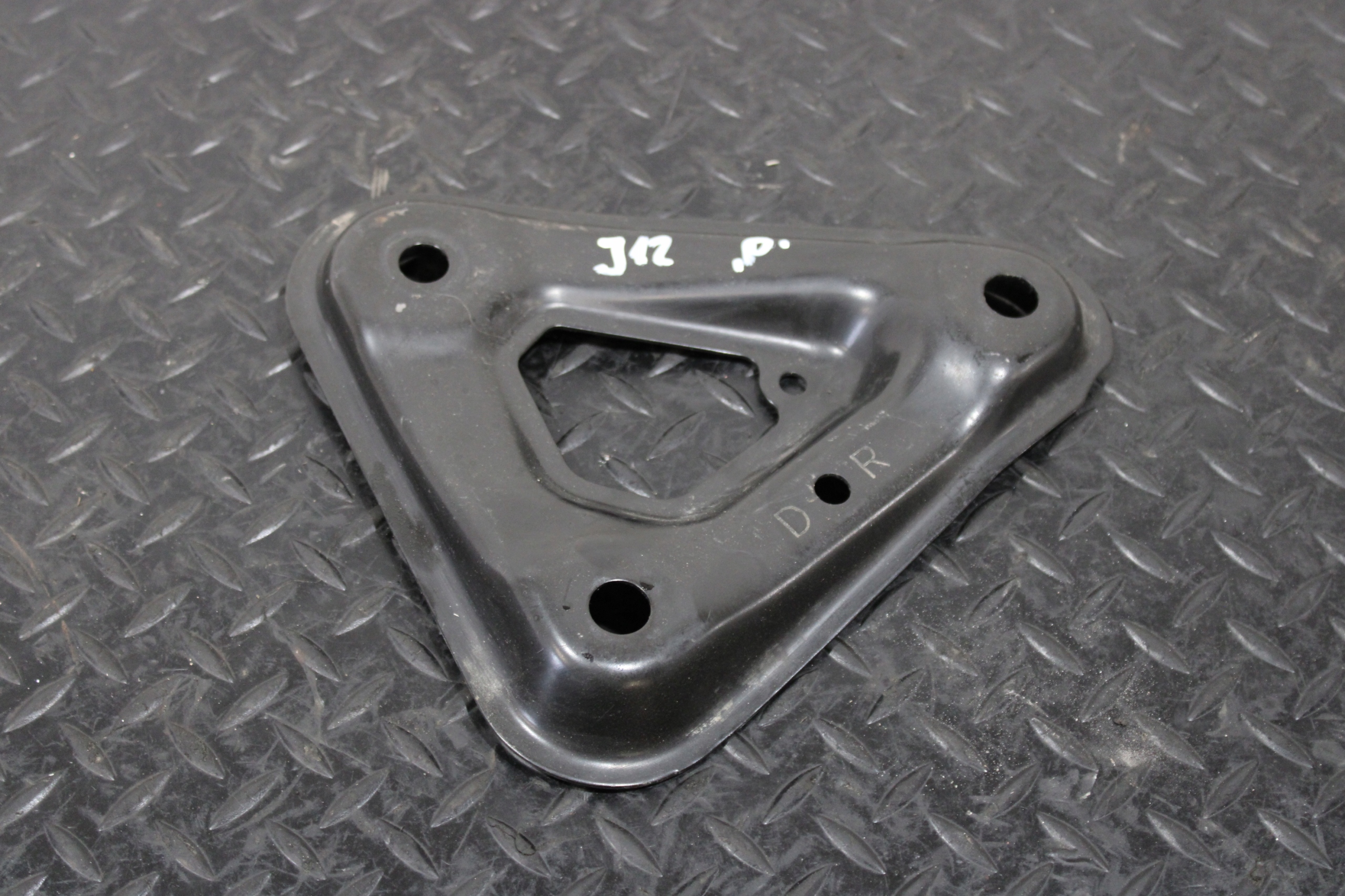 Support plaque Console Droite de la suspension QASHQAI III 3 J12