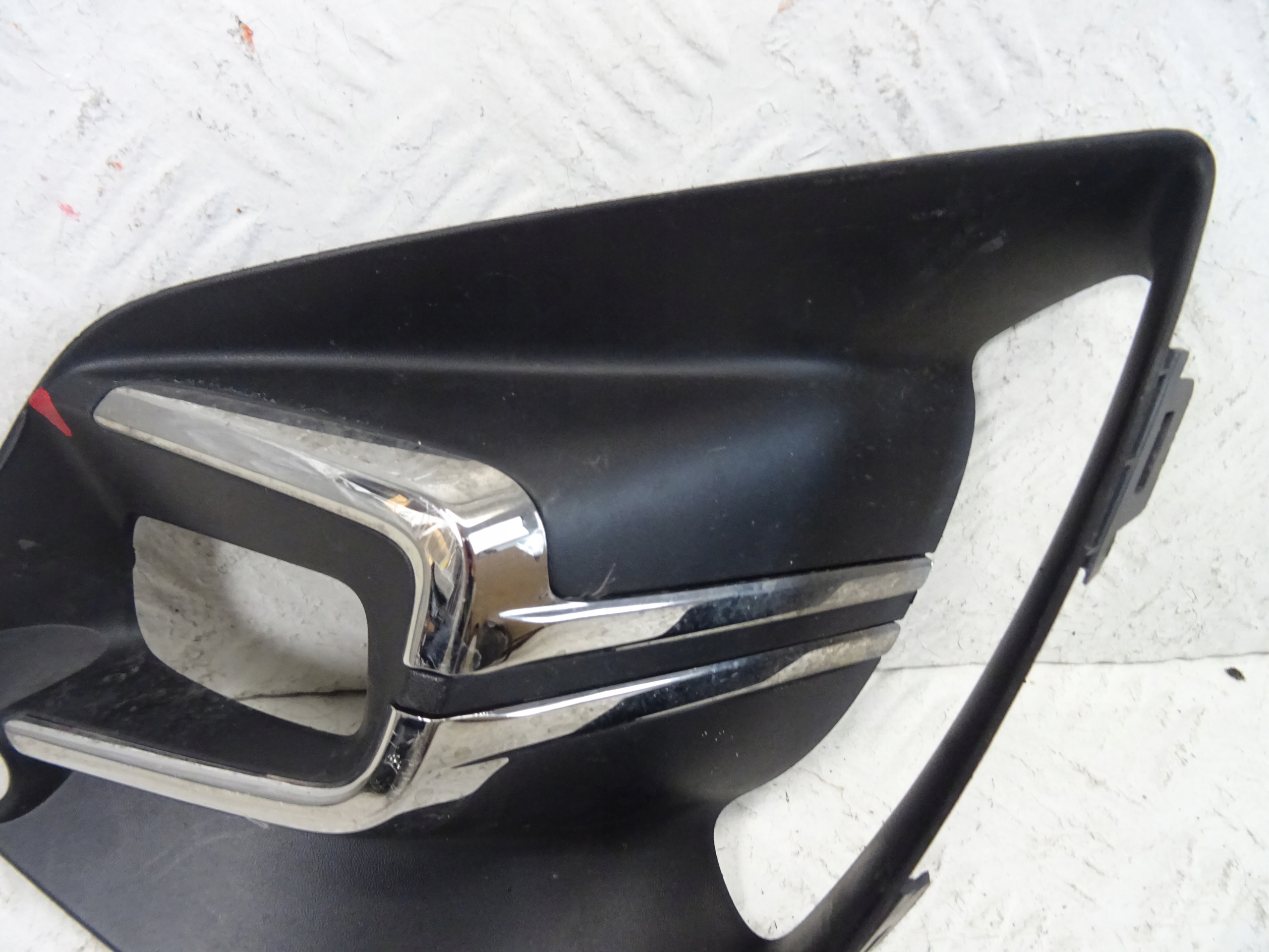 grid of a bumper front front right RENAULT CLIO V 261A26956R
