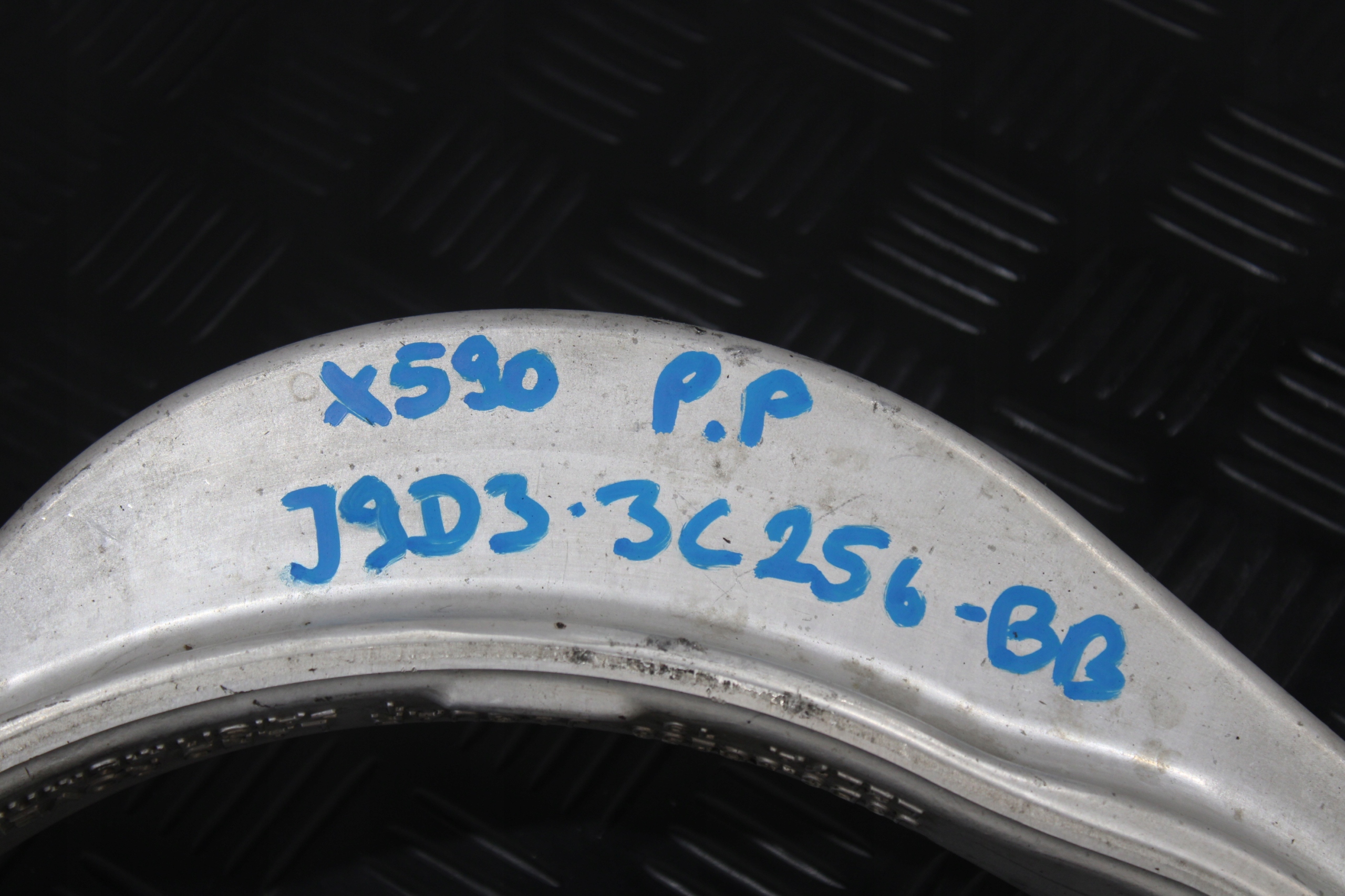 arm right front J9D3-3C256-BB JAGUAR and-PACE X590 EV400 2019