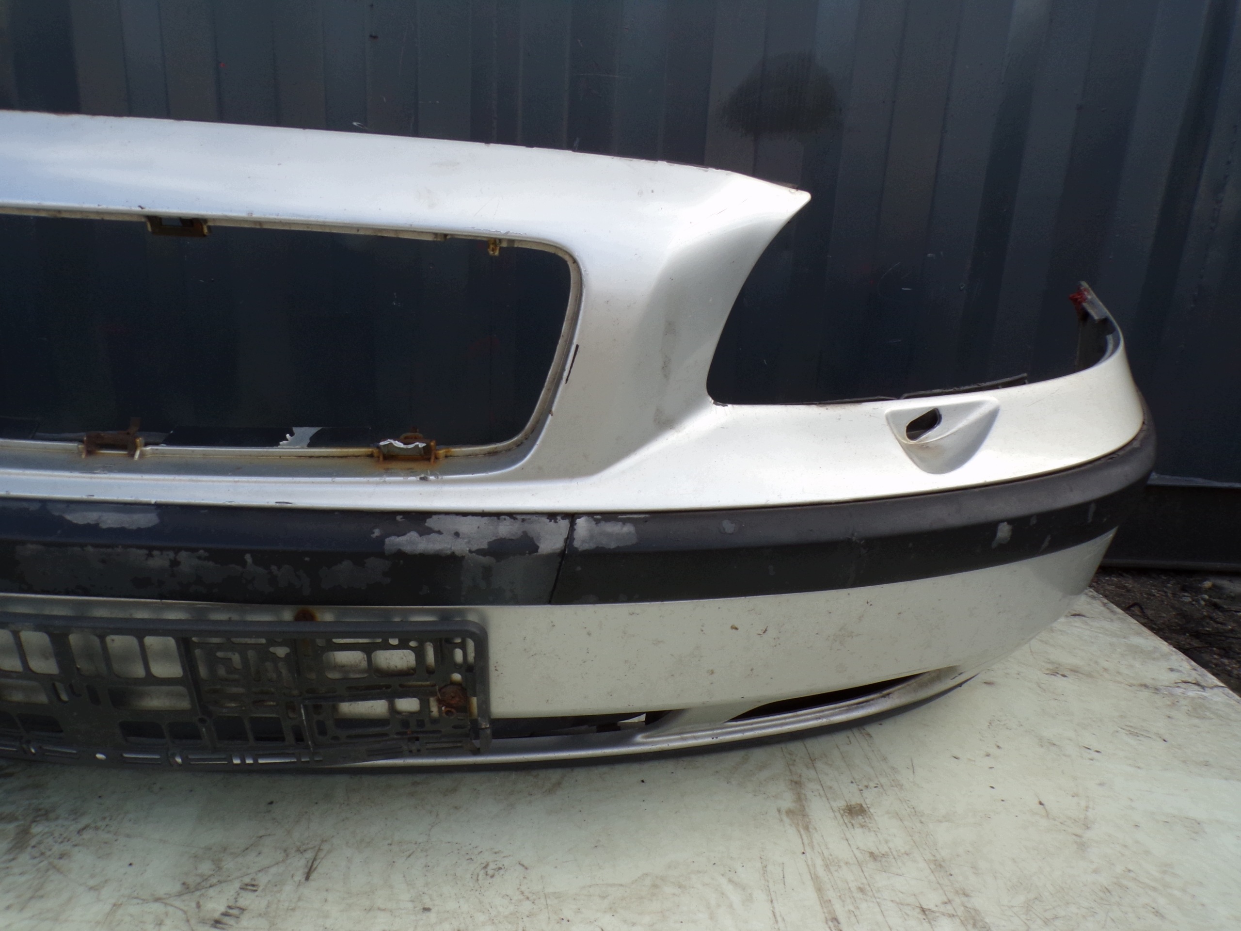 front bumper front VOLVO V70 2 II washers (R1)
