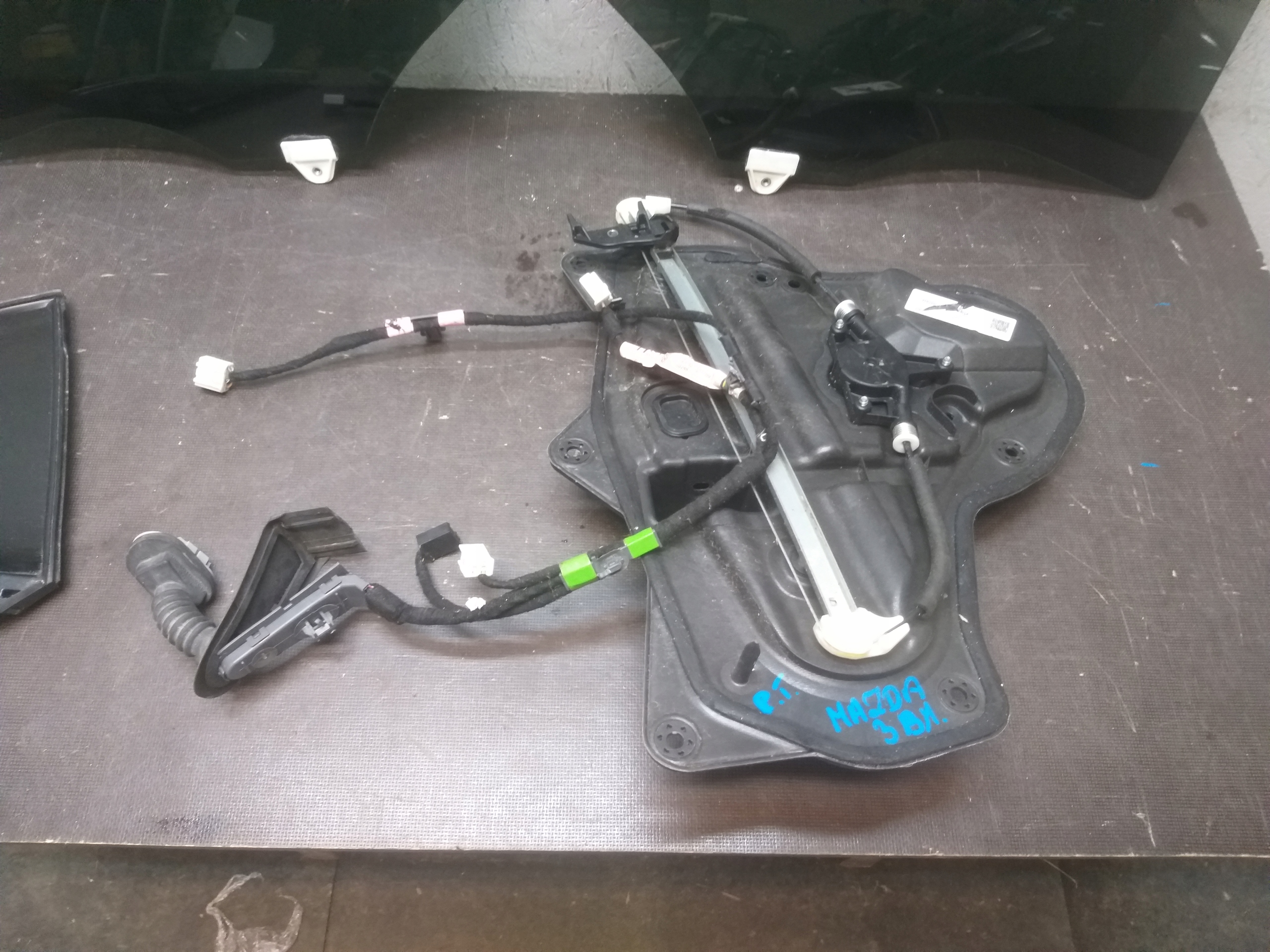 WINDOW LEFT RIGHT REAR PART LIFT MAZDA III 3 BM 13- BHMS 7292X