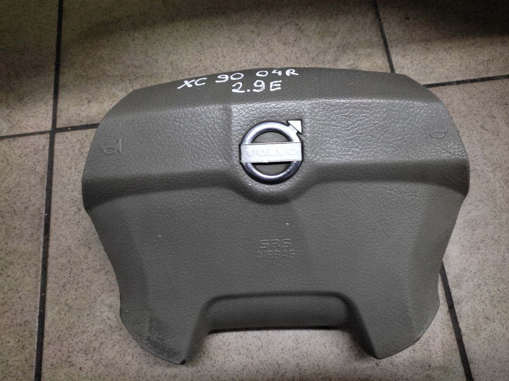 VOLVO XC90 cockpit dashboard instrument panel