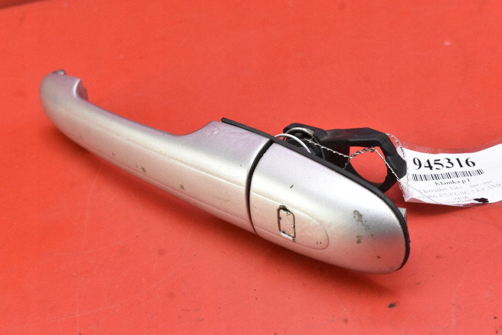 handle left front front SREBRNA MERCEDES VITO W639 03-10