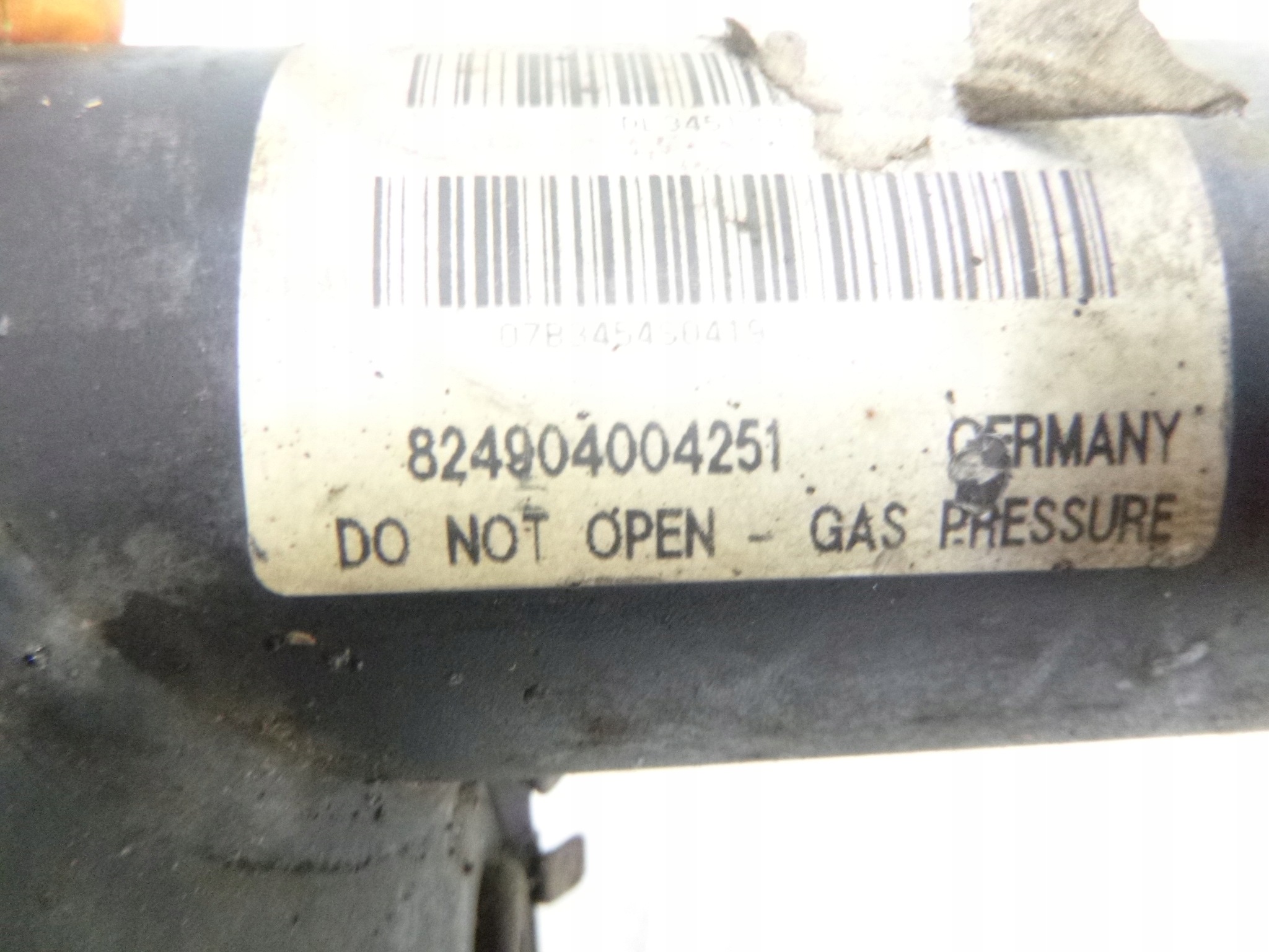 shock absorber front BMW X3 E83 2.0sd 2008r. 824904004251