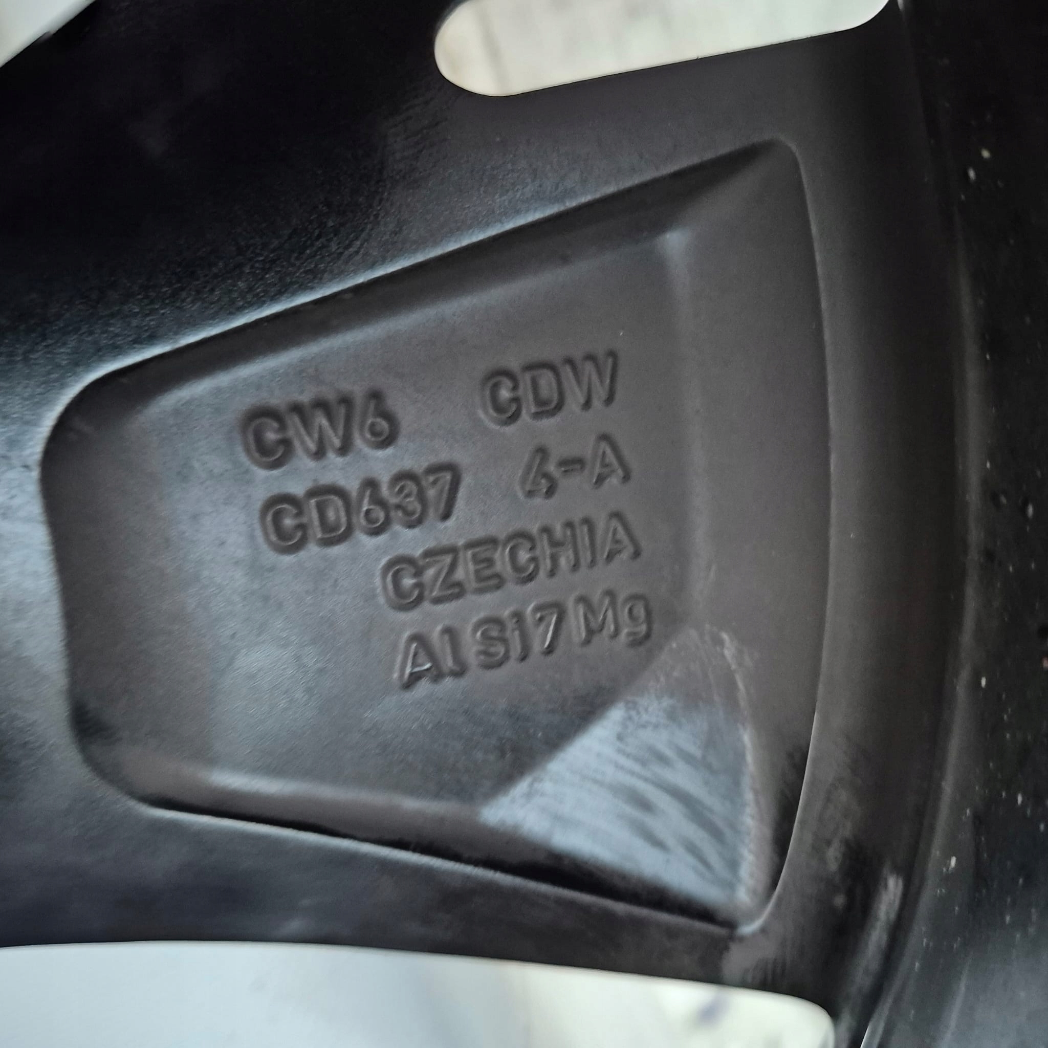 AUDI 8B3601025AR 8JX19H2 ET44 19" disk hliníkový