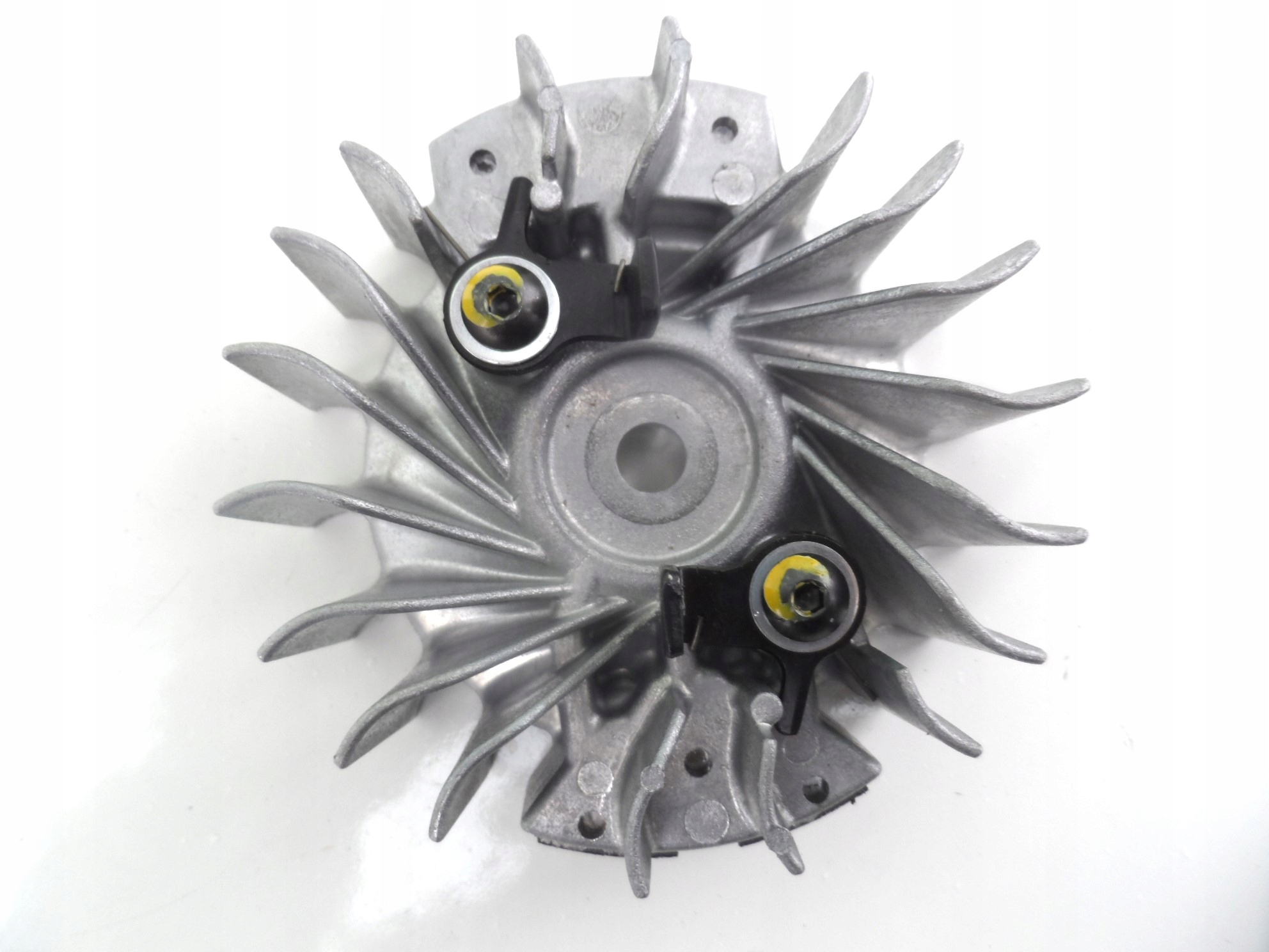 Magnetické Kolo Magneto Echo Cs 352 , Cs 353 Cs 310 Originál