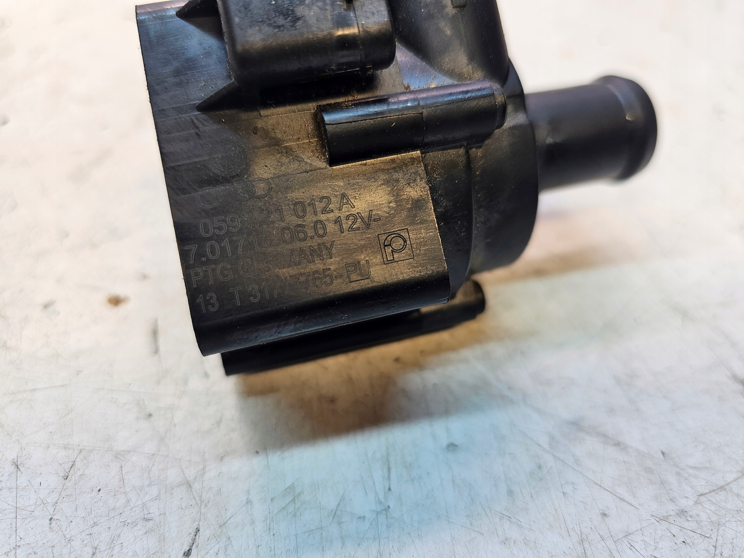 dodatna vodena pumpa AUDI A4 A5 A6 A7 059121012A