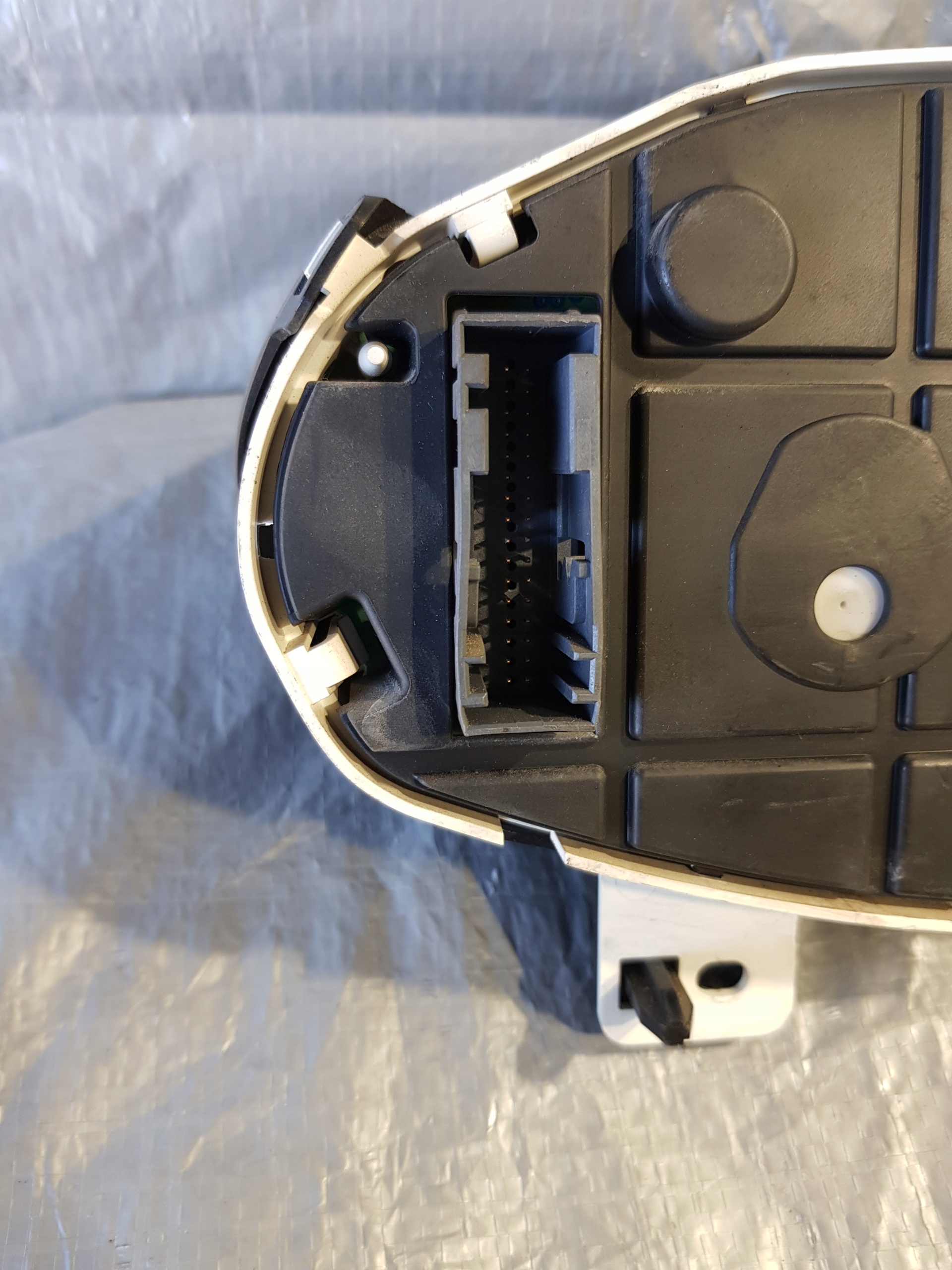 dials FORD FIESTA MK7 BENZ VP8A6F-10894-BC