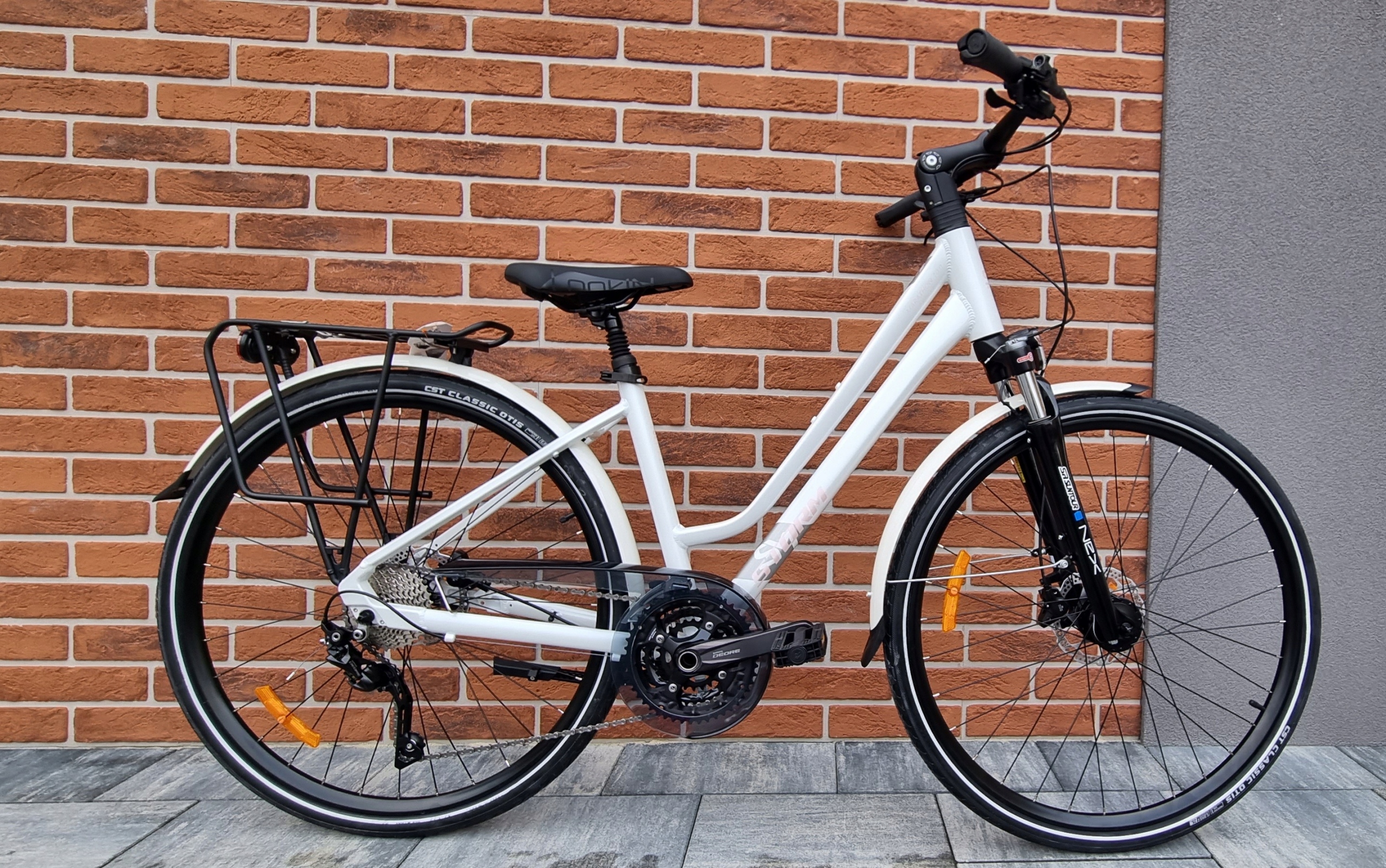 Rower trekkingowy Storm Marathon 10.0 Lady, 17 cali, koło 28 ", biała perła