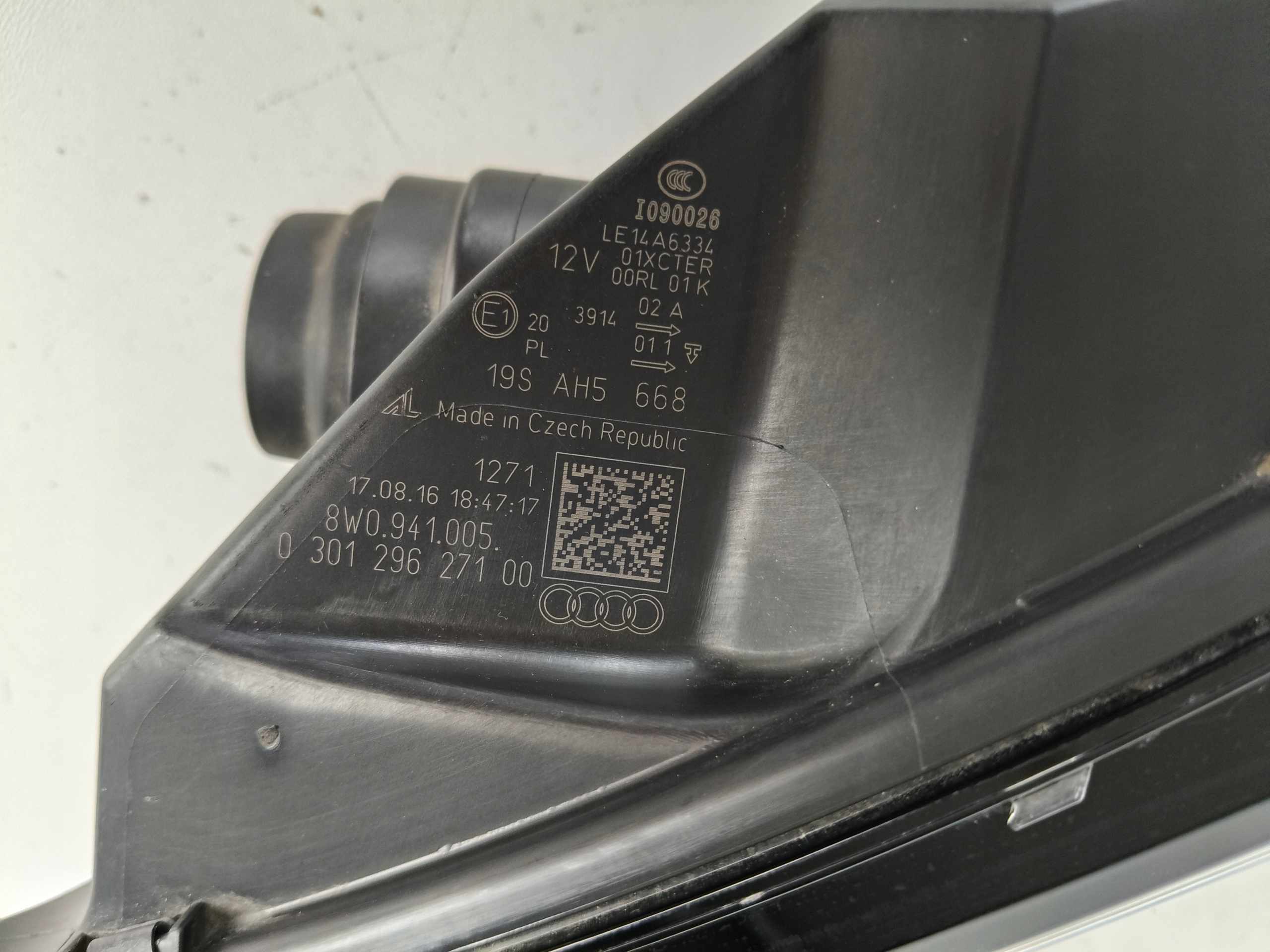 light left REFLEKTOR AUDI A4 B9 8W 8W0 15- XENON LED