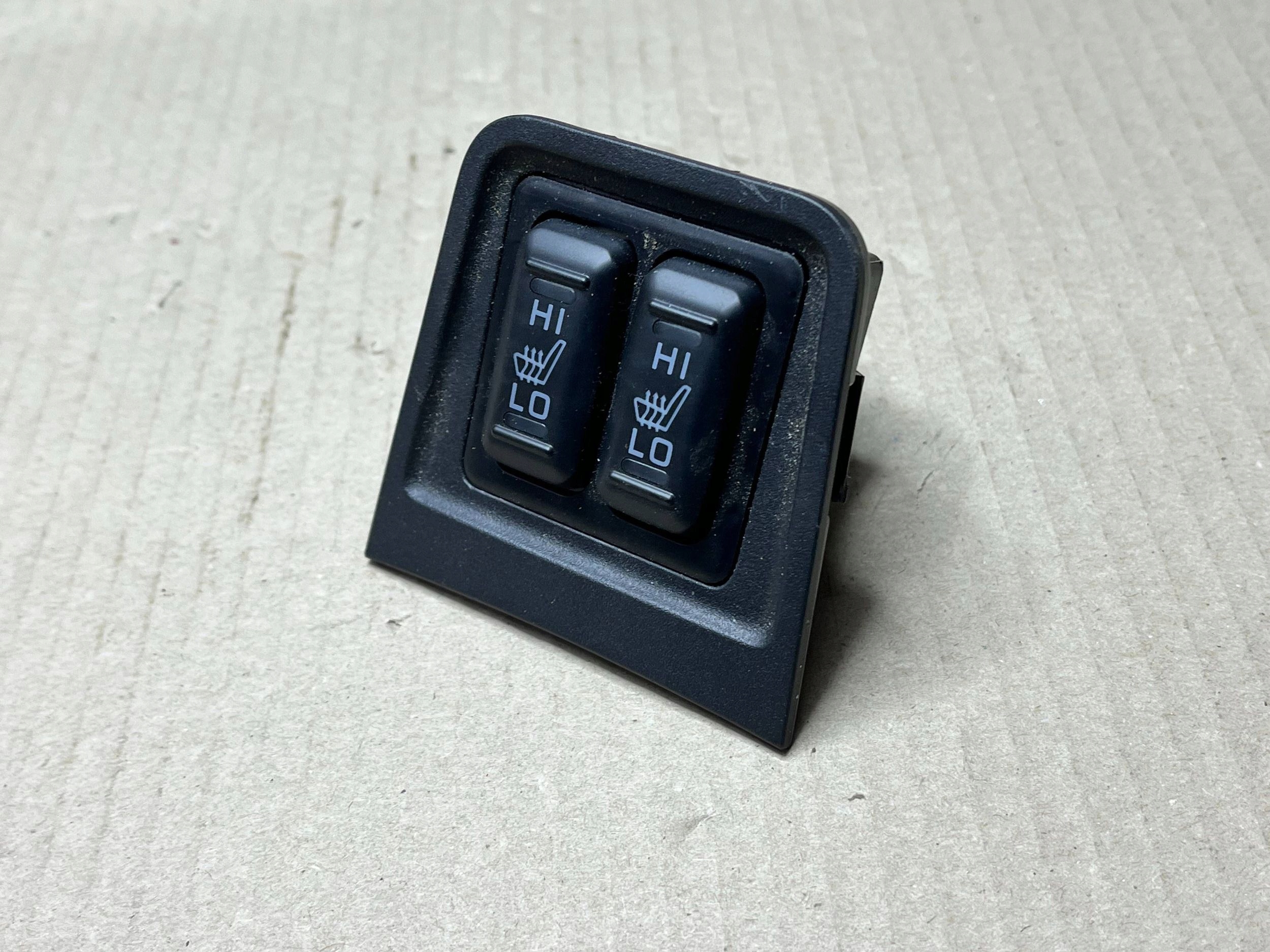 Schalter Hitzung Sitze Mitsubishi Outlander 8610A114